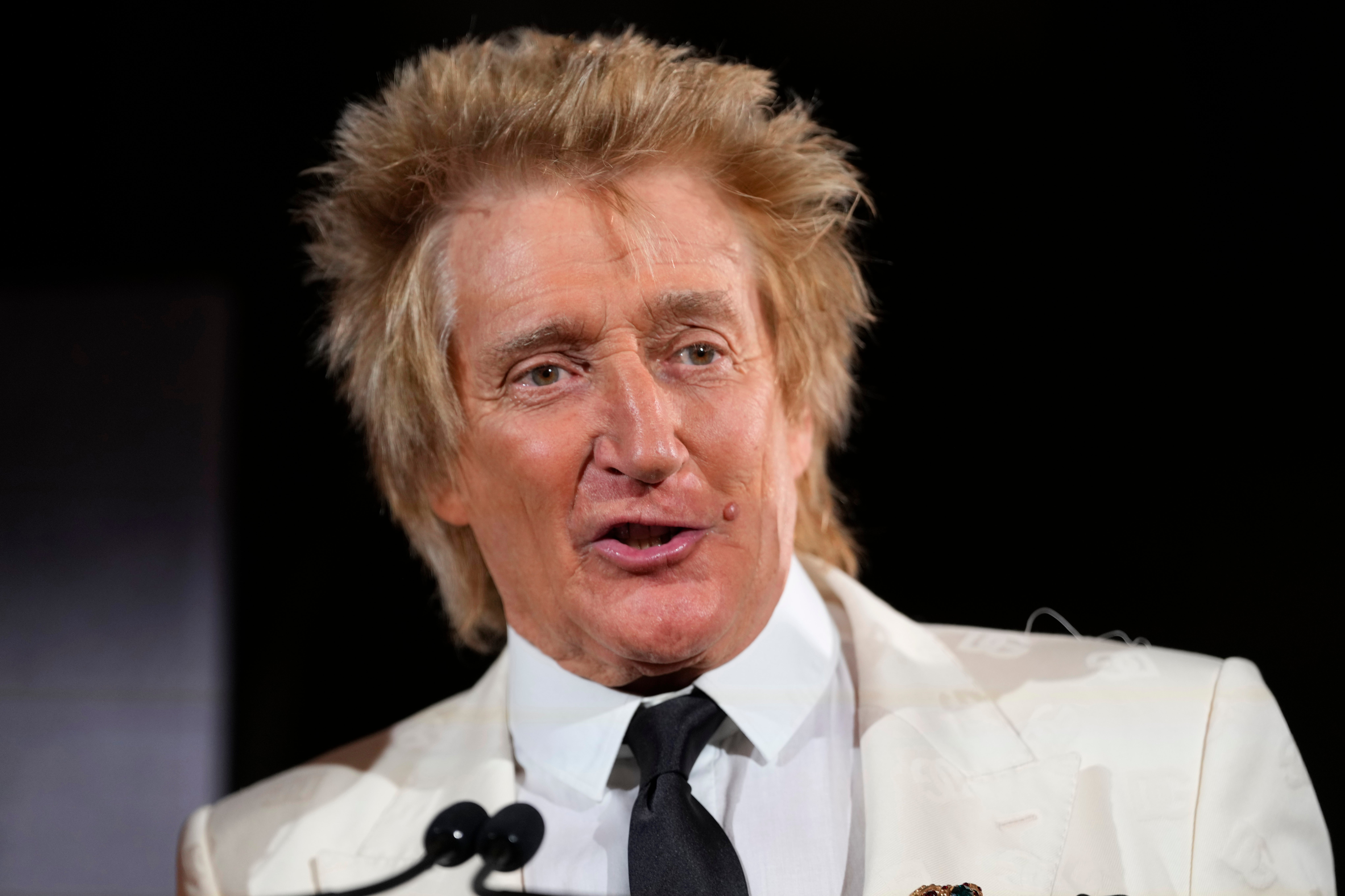 Rod Stewart has been praised for paying for a four-year-old’s autisim diagnosis