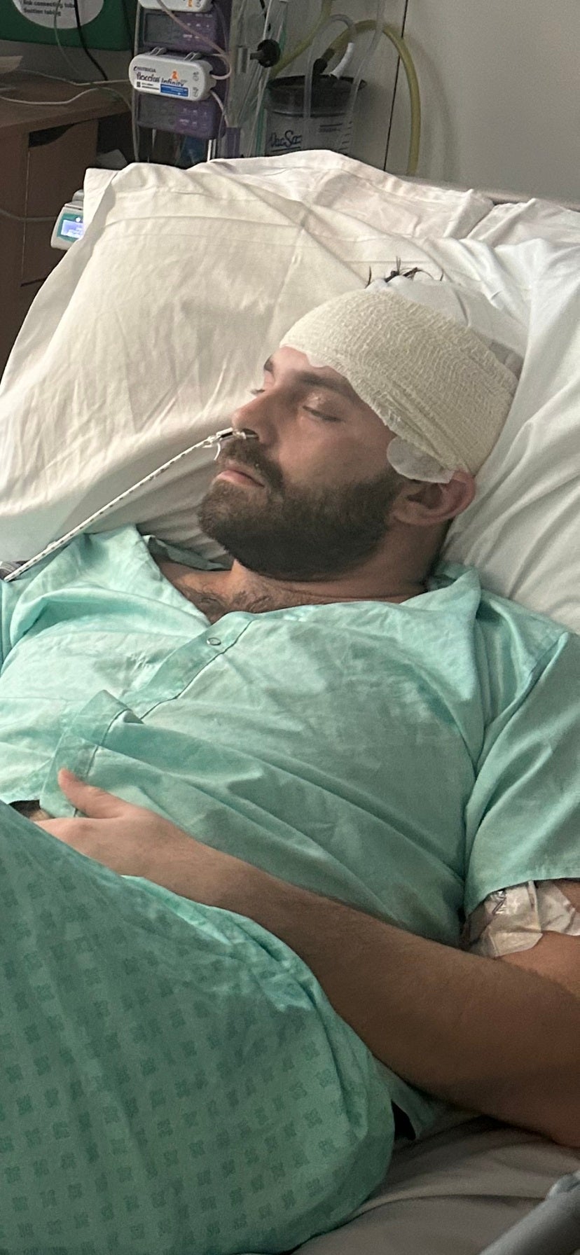 O Sr. Massi foi alimentado através de um tubo após o despertar de sua ausência
