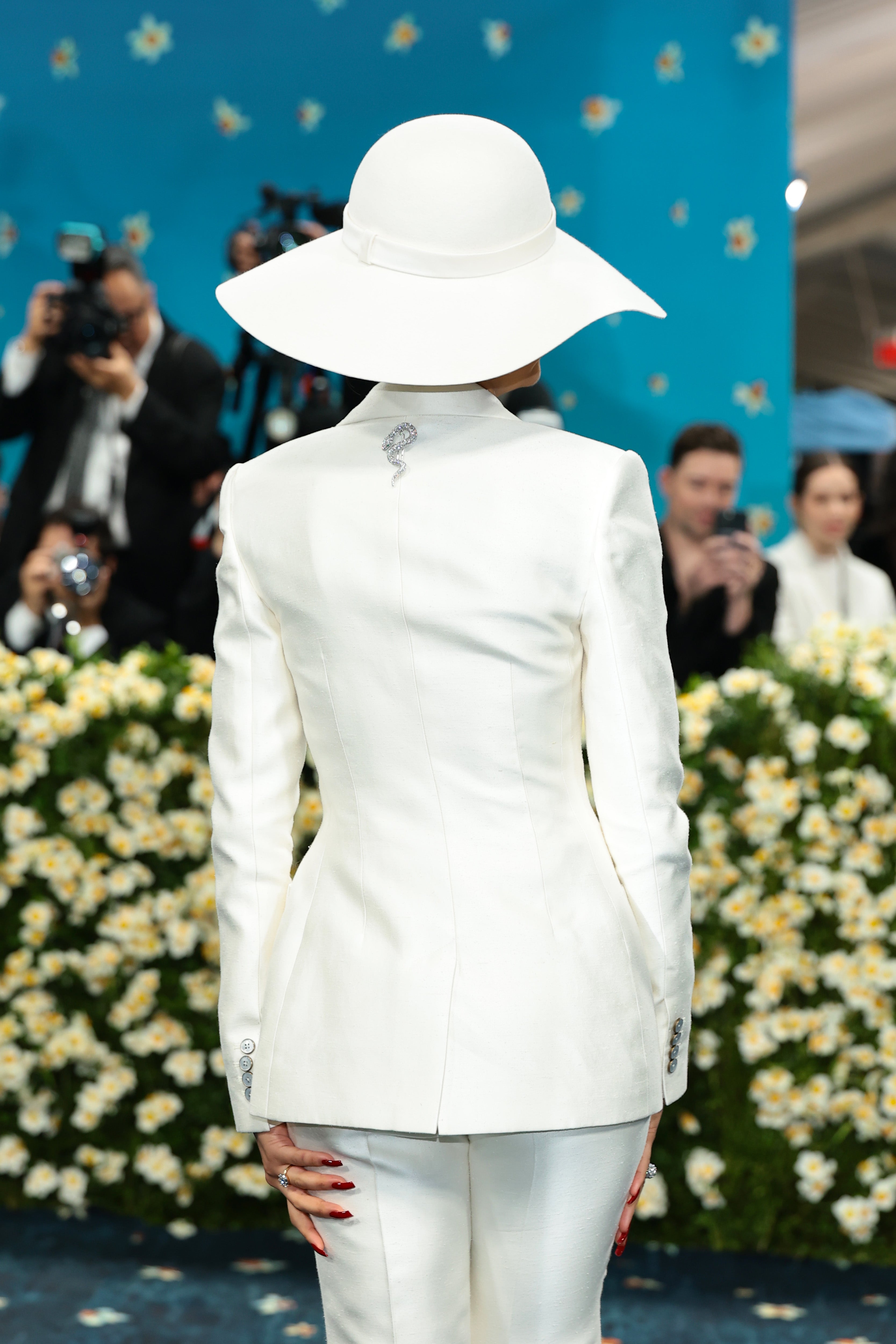 The back of Zendaya’s suit included a stunning accessory, a silver snake brooch