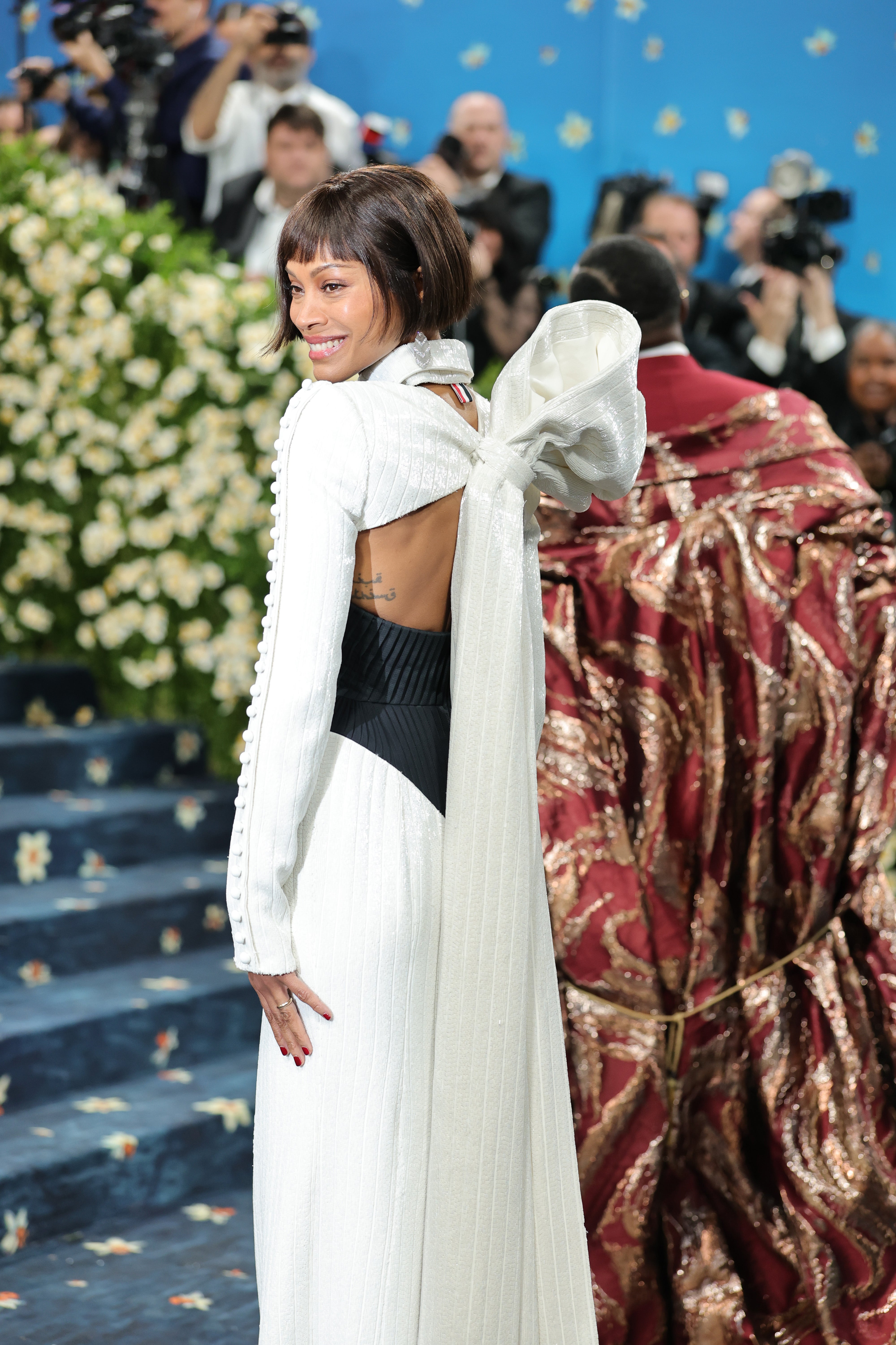 The actor’s dress was also backless, as it had a bow and train attached to it