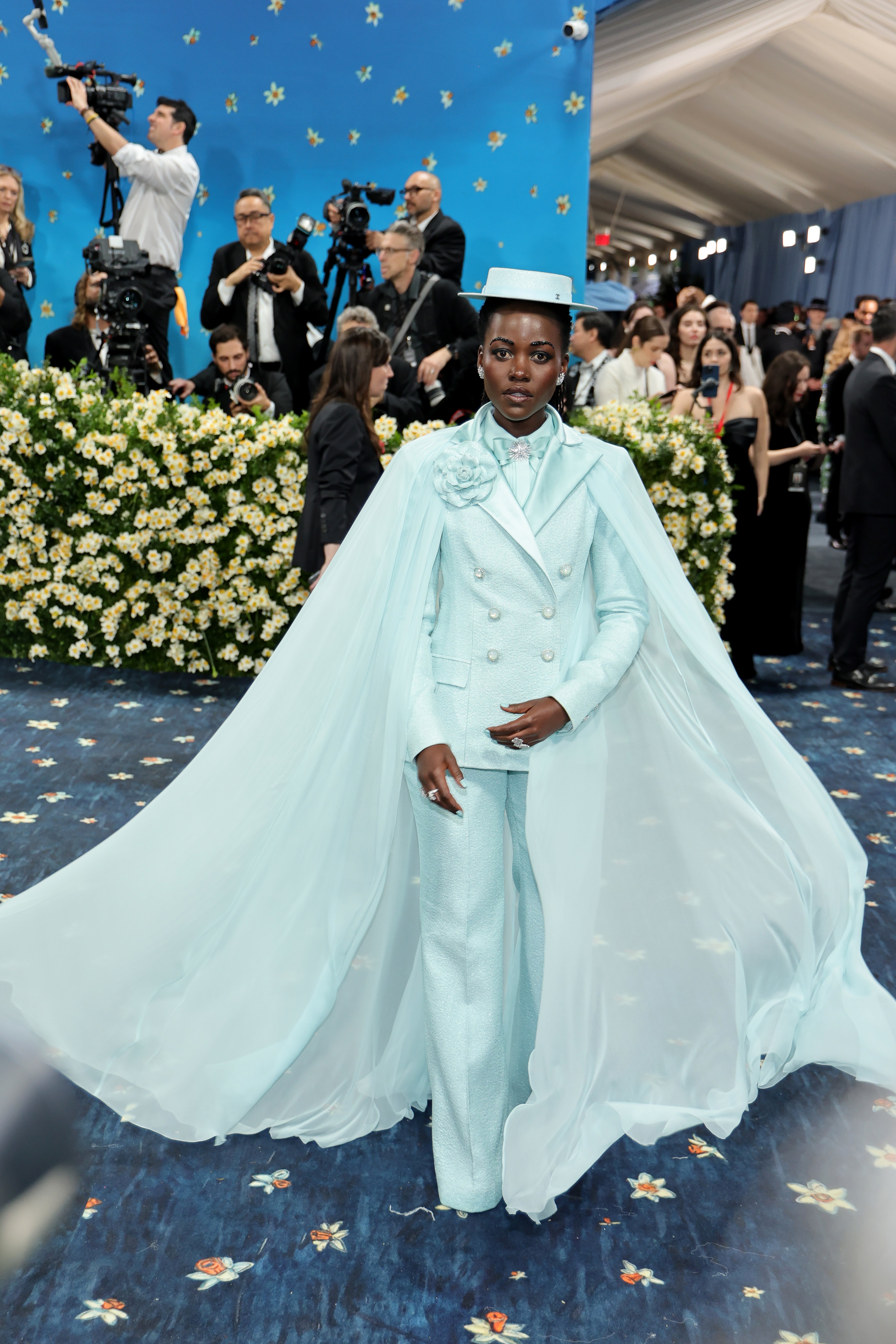The actor’s look also came with a sheer cape, which she spread out on the blue carpet
