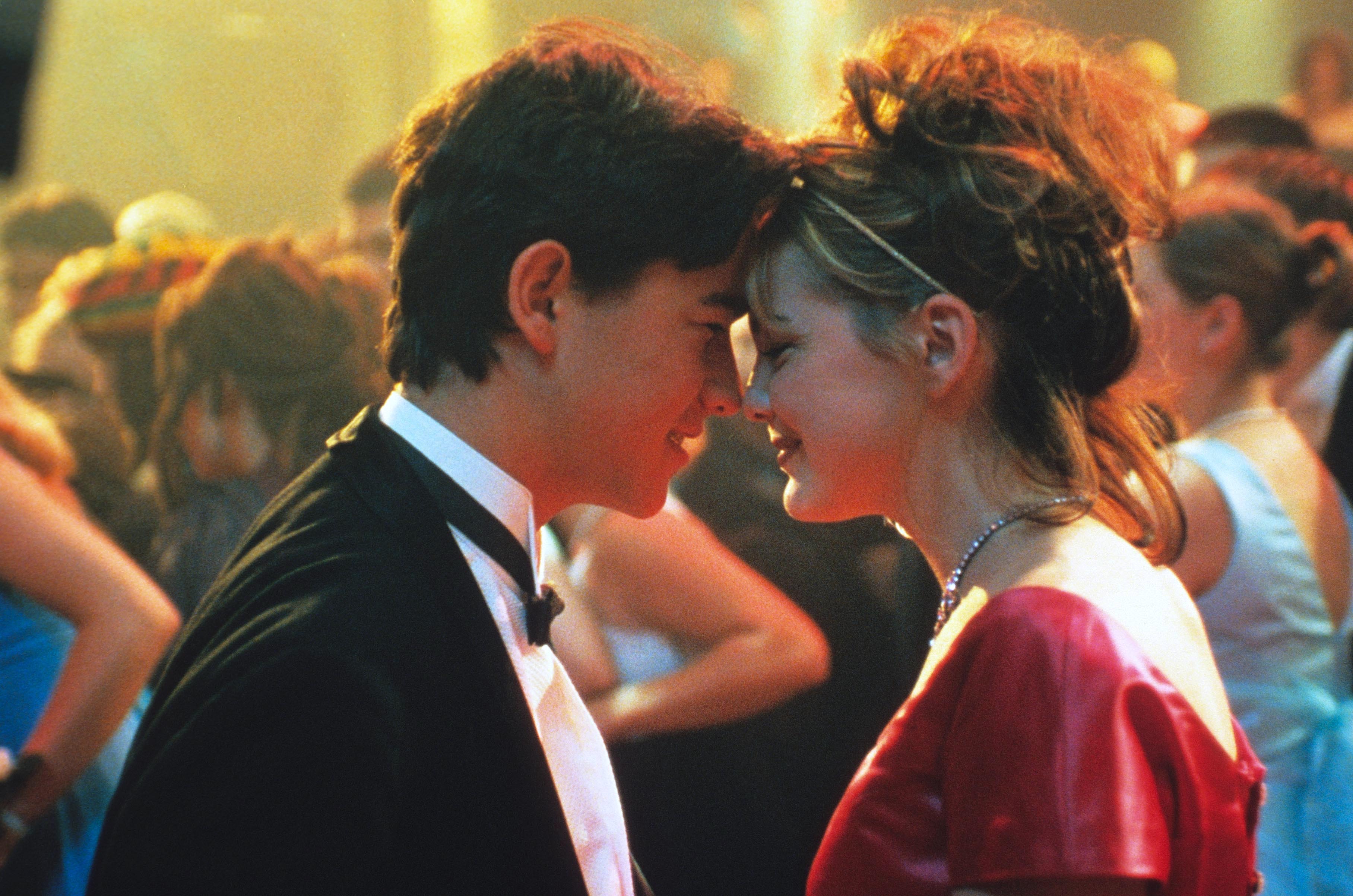 Joseph Gordon-Levitt and Larisa Oleynik in 10 Things I Hate About You