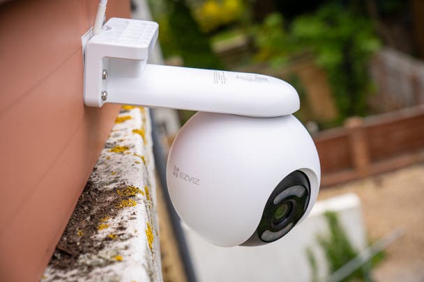 Ezviz H8x security camera