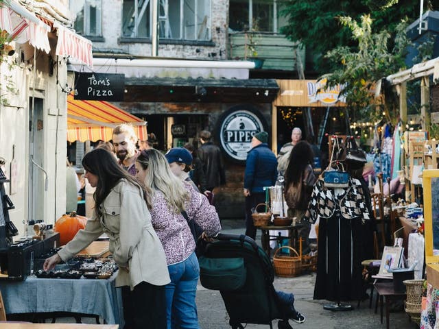 <p>Shop vintage fashion, homeware and vinyl at Pontcanna Vintage Market</p>