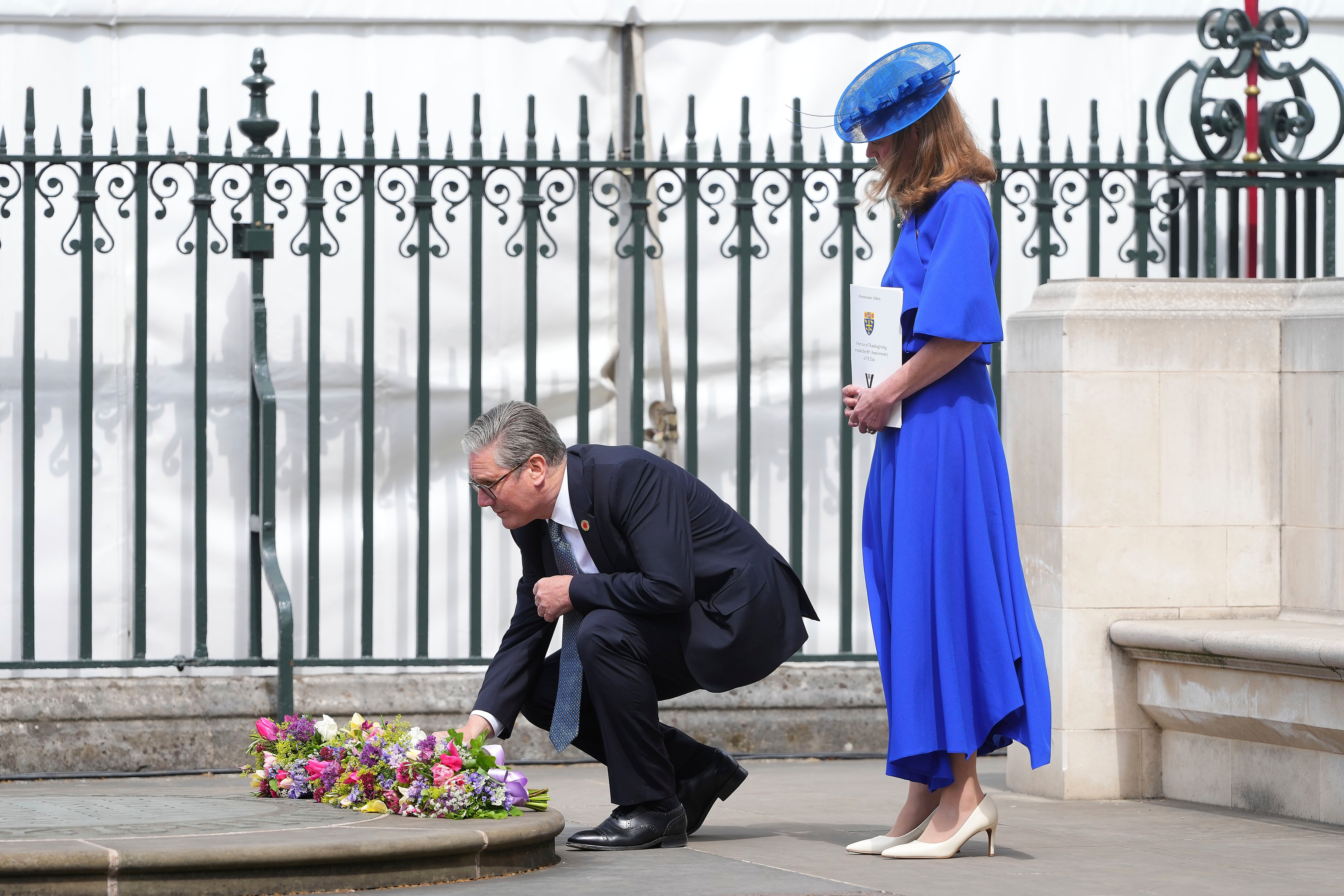 Keir Starmer and his wife Victoria lay down flowers after attending the service of thanksgiving at Westminster Abbey
