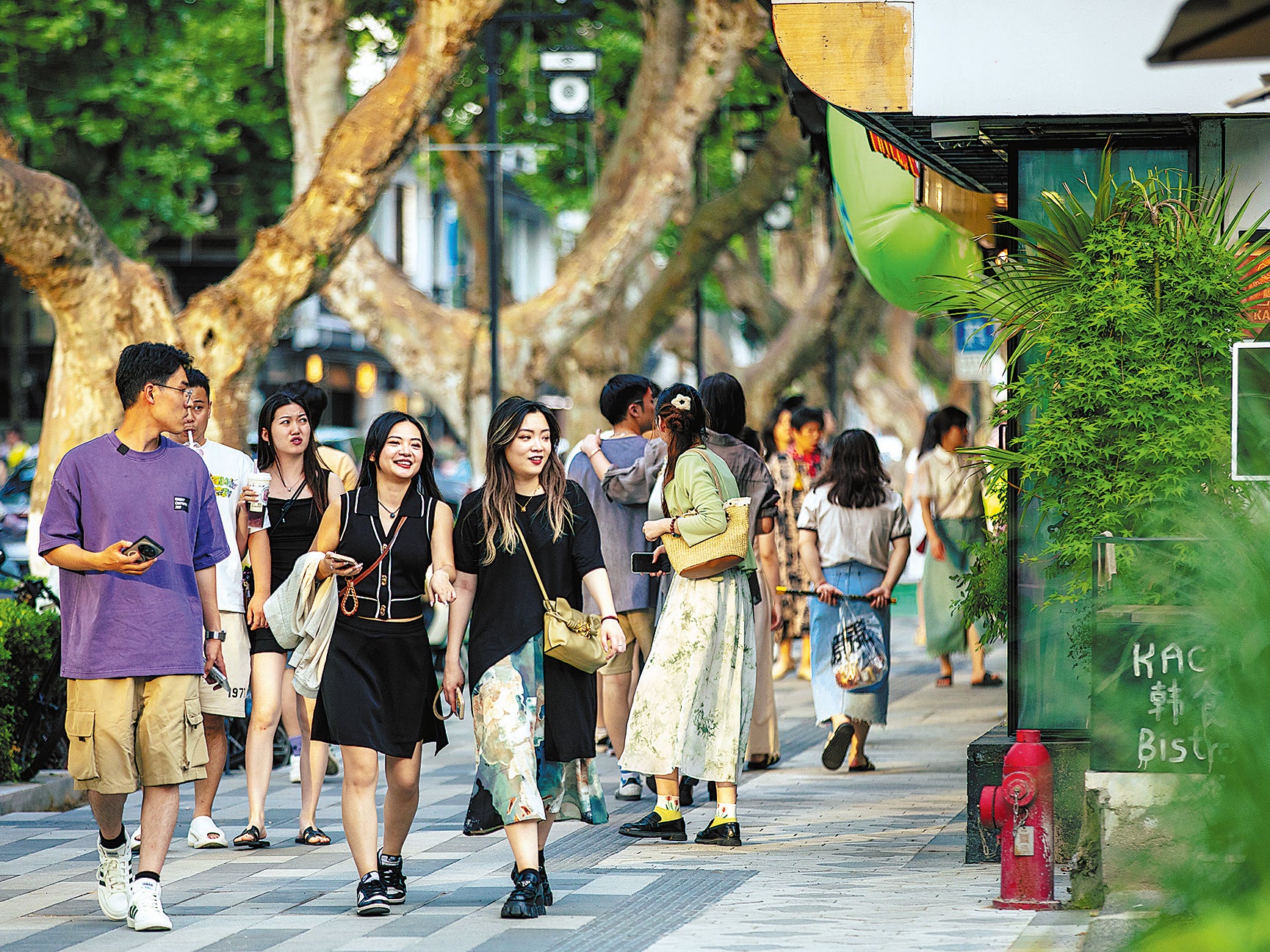 After renovation last year, Shiquan Street is a major tourist attraction