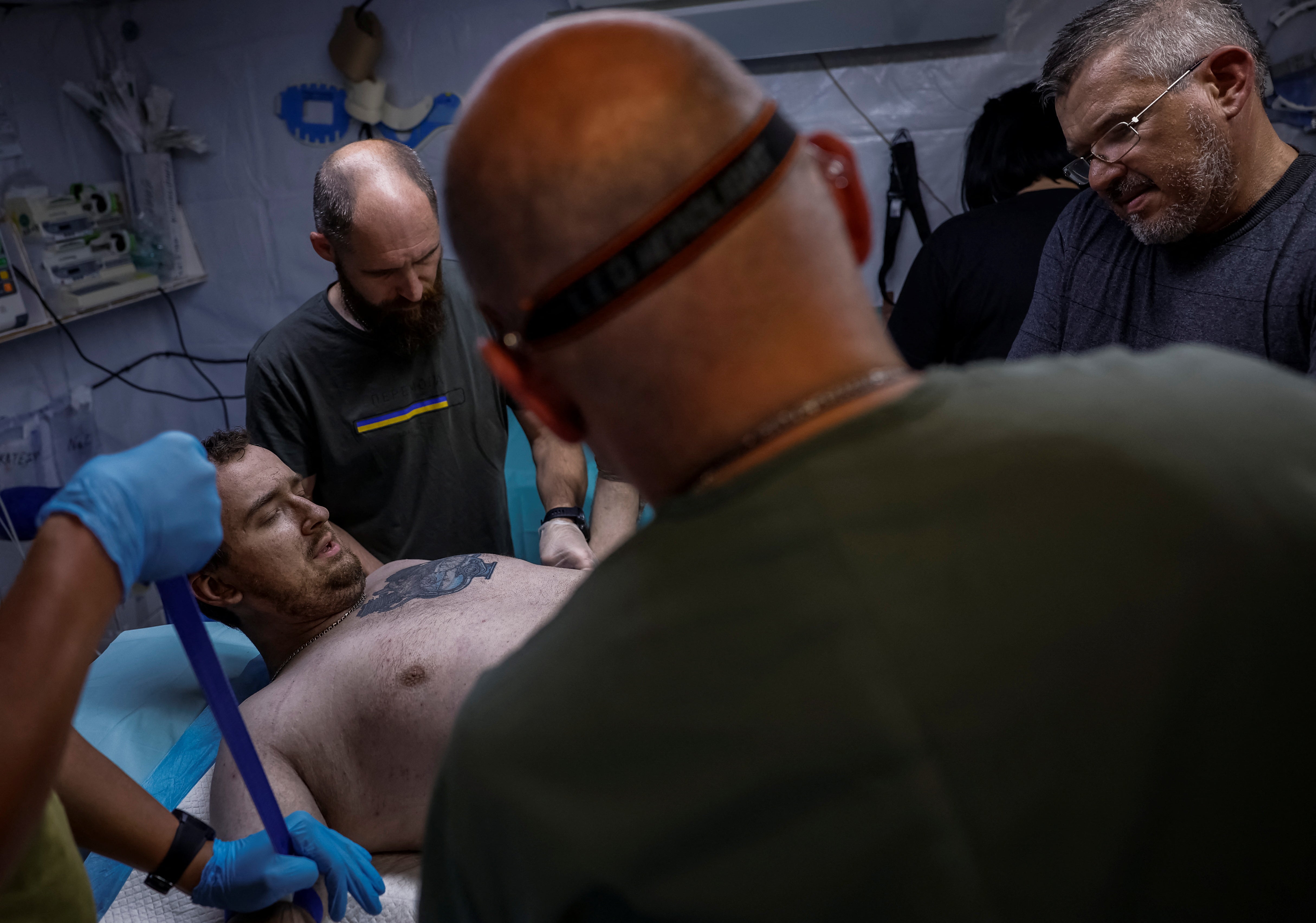 Medics help Stanislav, wounded Ukrainian serviceman of the 128th Separate Mountain Assault Transcarpathian Brigade of the Armed Forces of Ukraine, at a medical stabilisation point, amid Russia's attack on Ukraine, in Zaporizhzhia region, Ukraine May 9, 2025. REUTERS/Alina Smutko