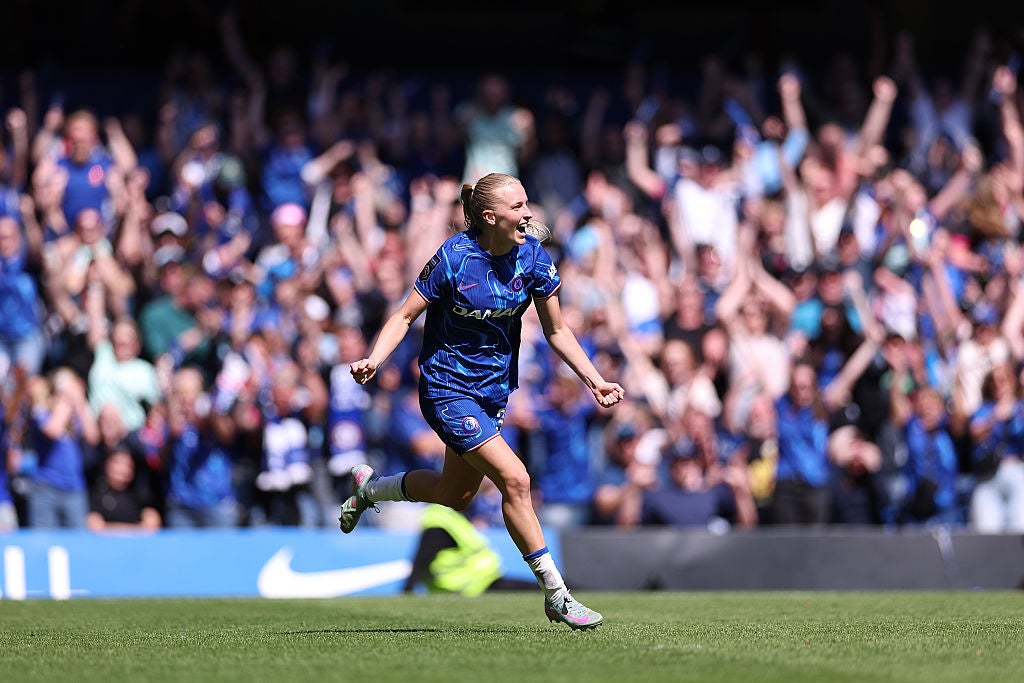 Beever-Jones celebrates Chelsea’s late winner against Liverpool