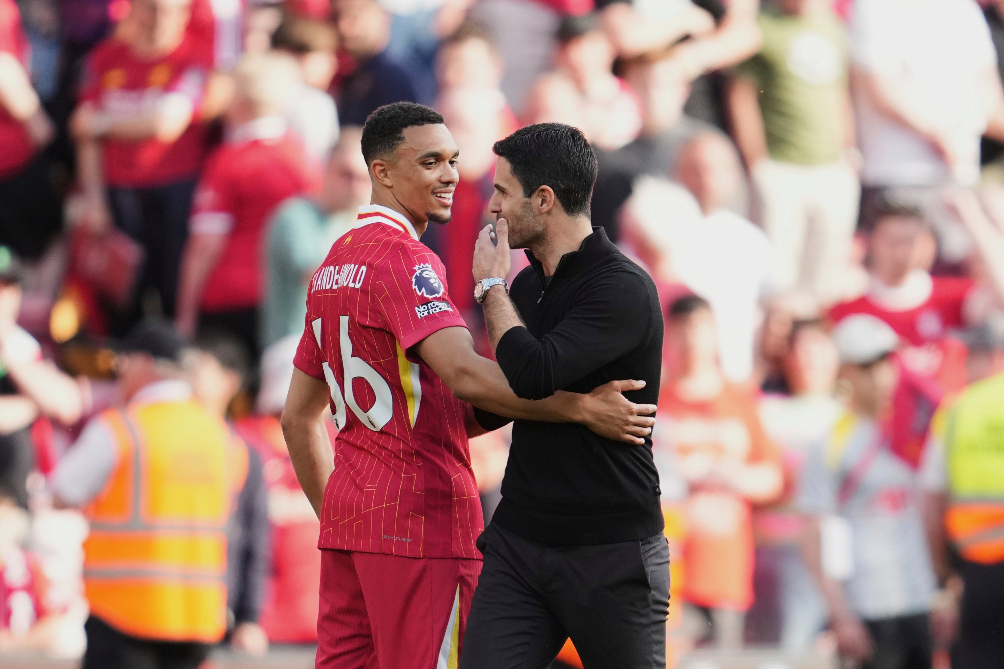 Odcházející Trent Alexander-Arnold byl na jeho úvod booed, ale měl lepší recepci na závěrečné píšťalce