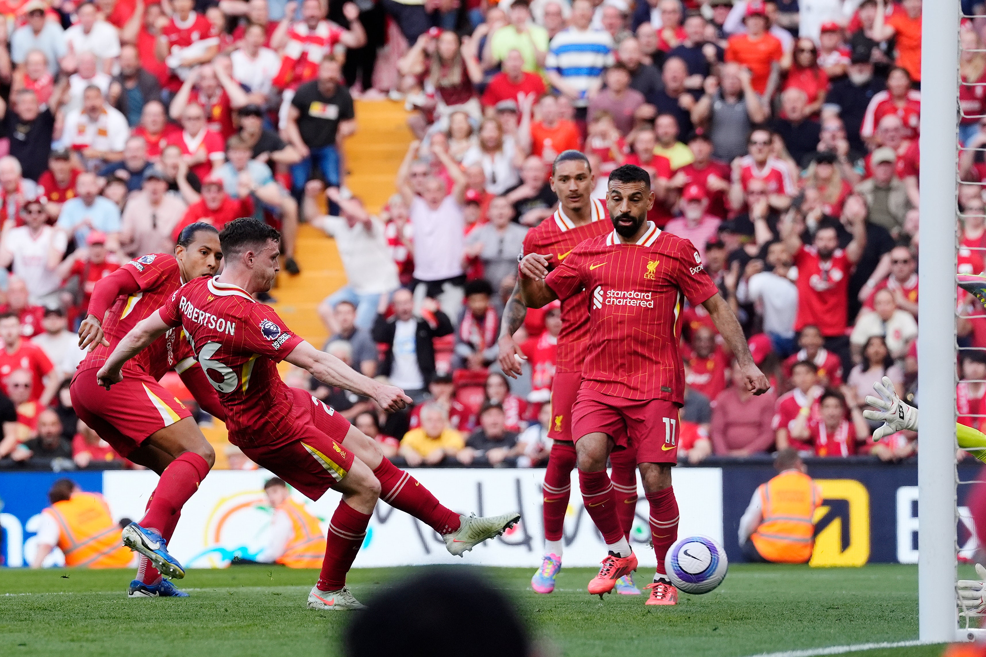 Andy Robertson měl pozdní gól zakázal, když Liverpool tlačil pro vítěze