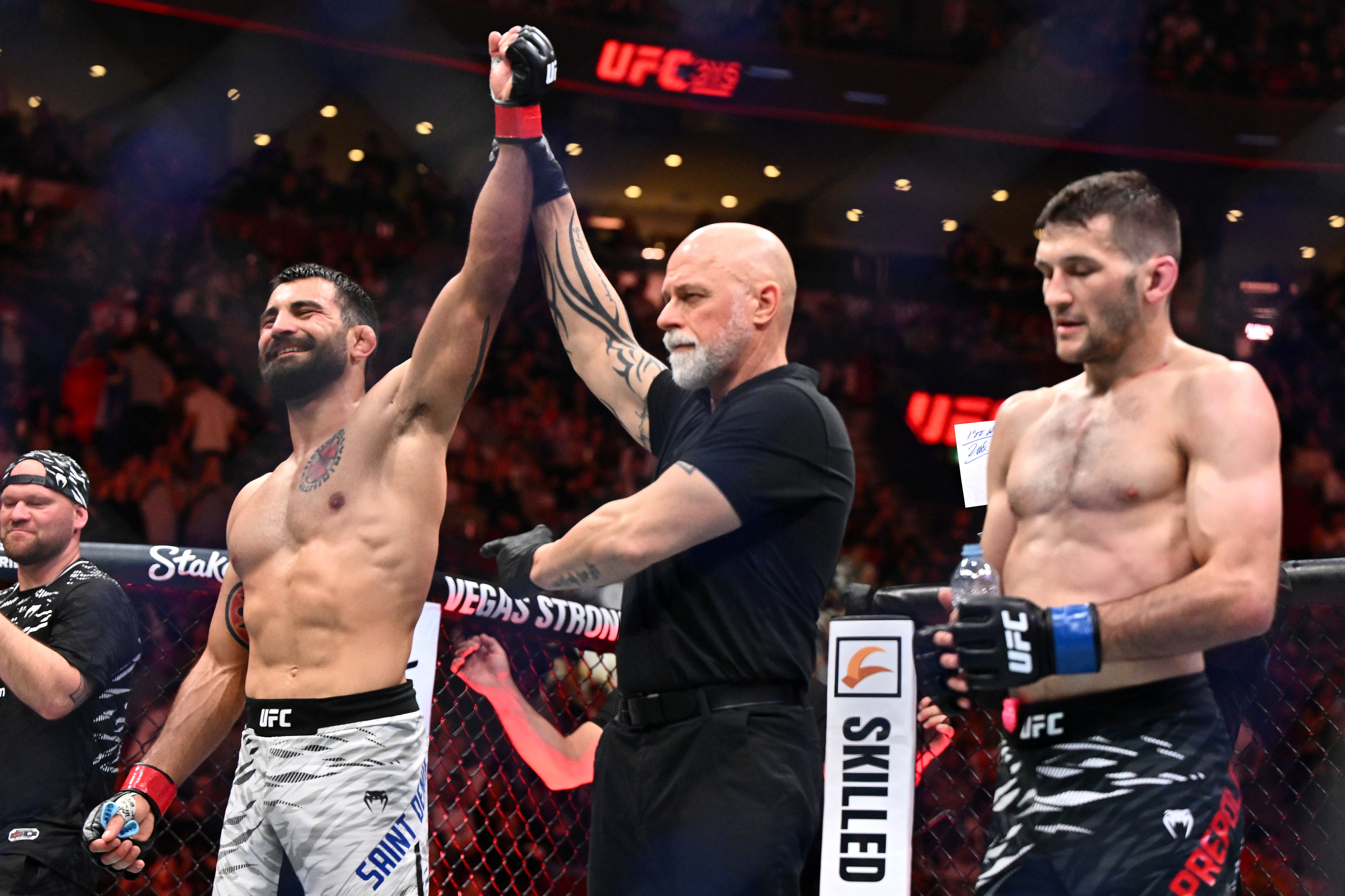 Benoit Saint-Denis submitted Kyle Prepolec