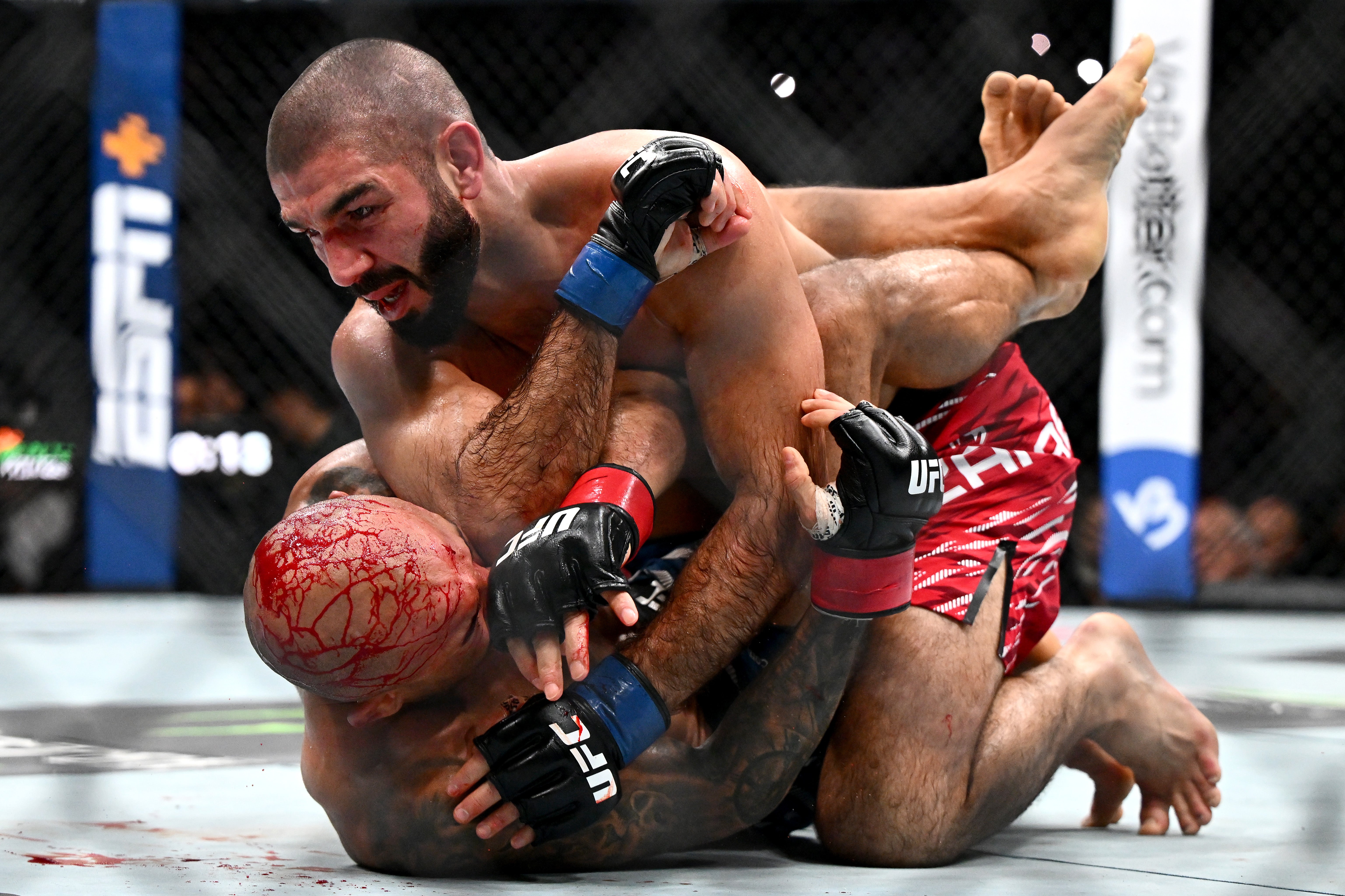 Aiemann Zahabi outpointed Jose Aldo (bottom), who announced his second retirement afterwards