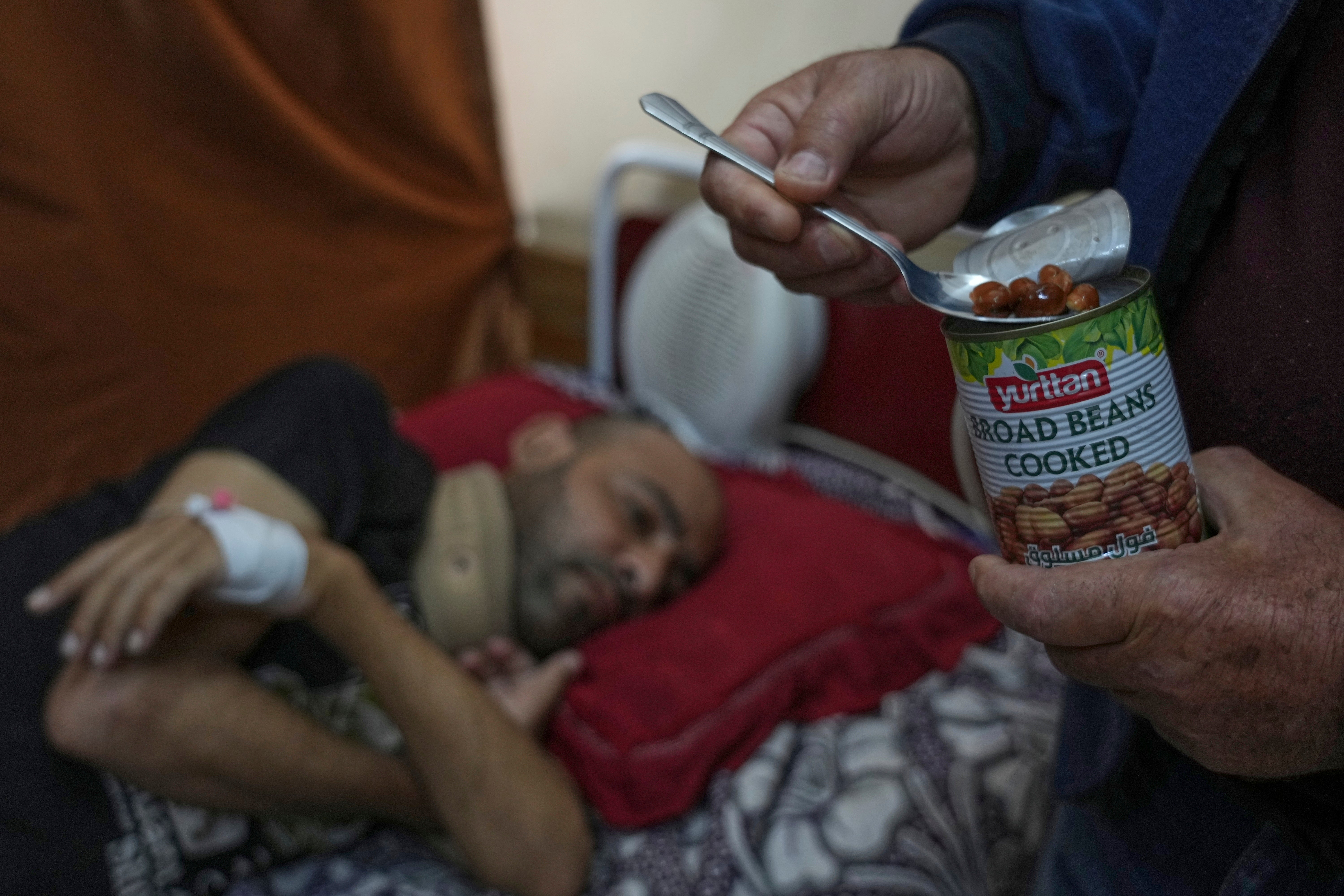 Mideast Wars Gaza Hospital Food