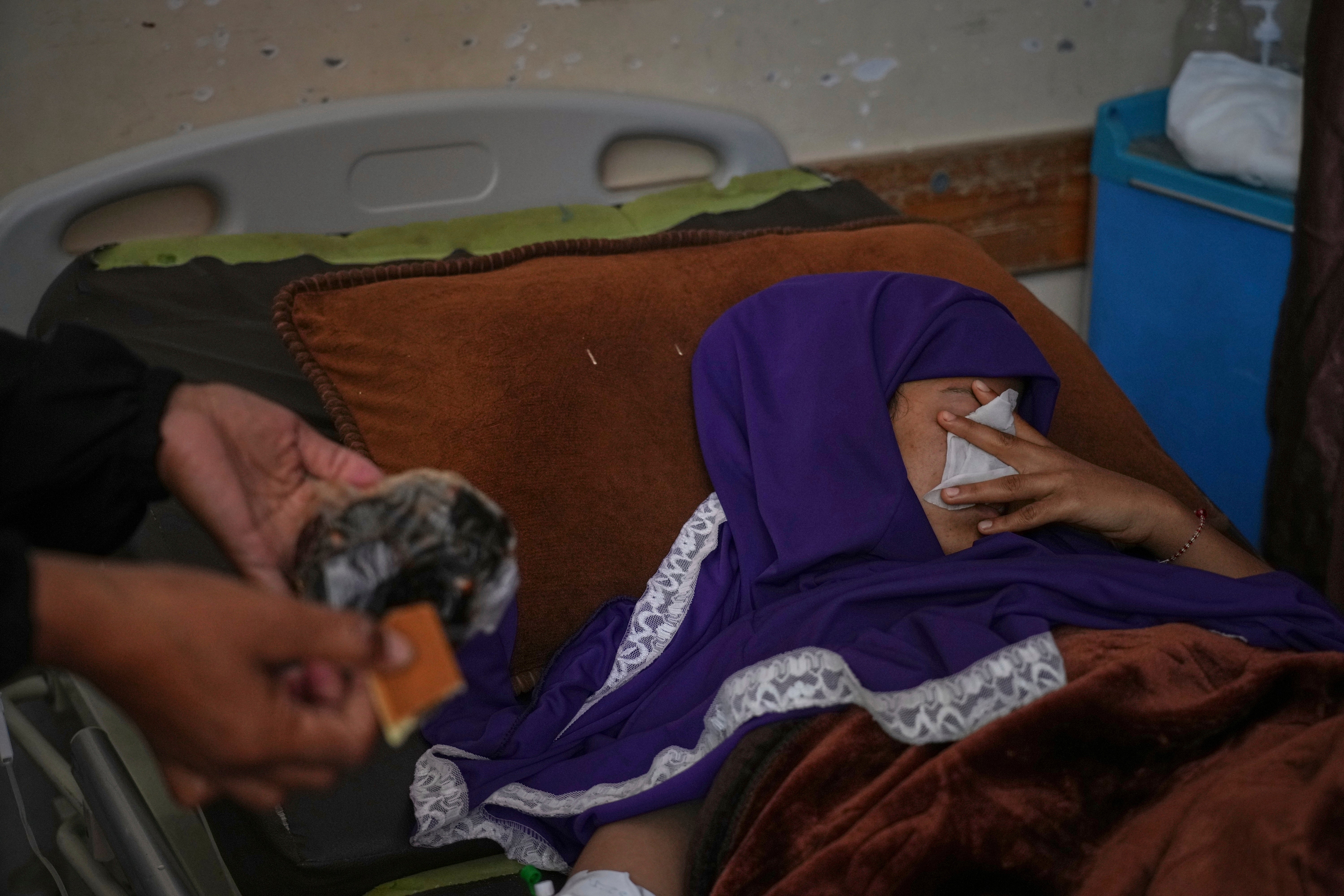 Mideast Wars Gaza Hospital Food