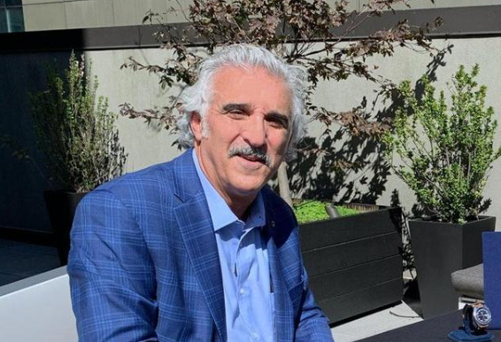 Kevin Zavian contends in his lawsuit that his sisters are in fact the ones who have "surreptitiously and systematically" looted roughly $1 million of jewelry from the family.