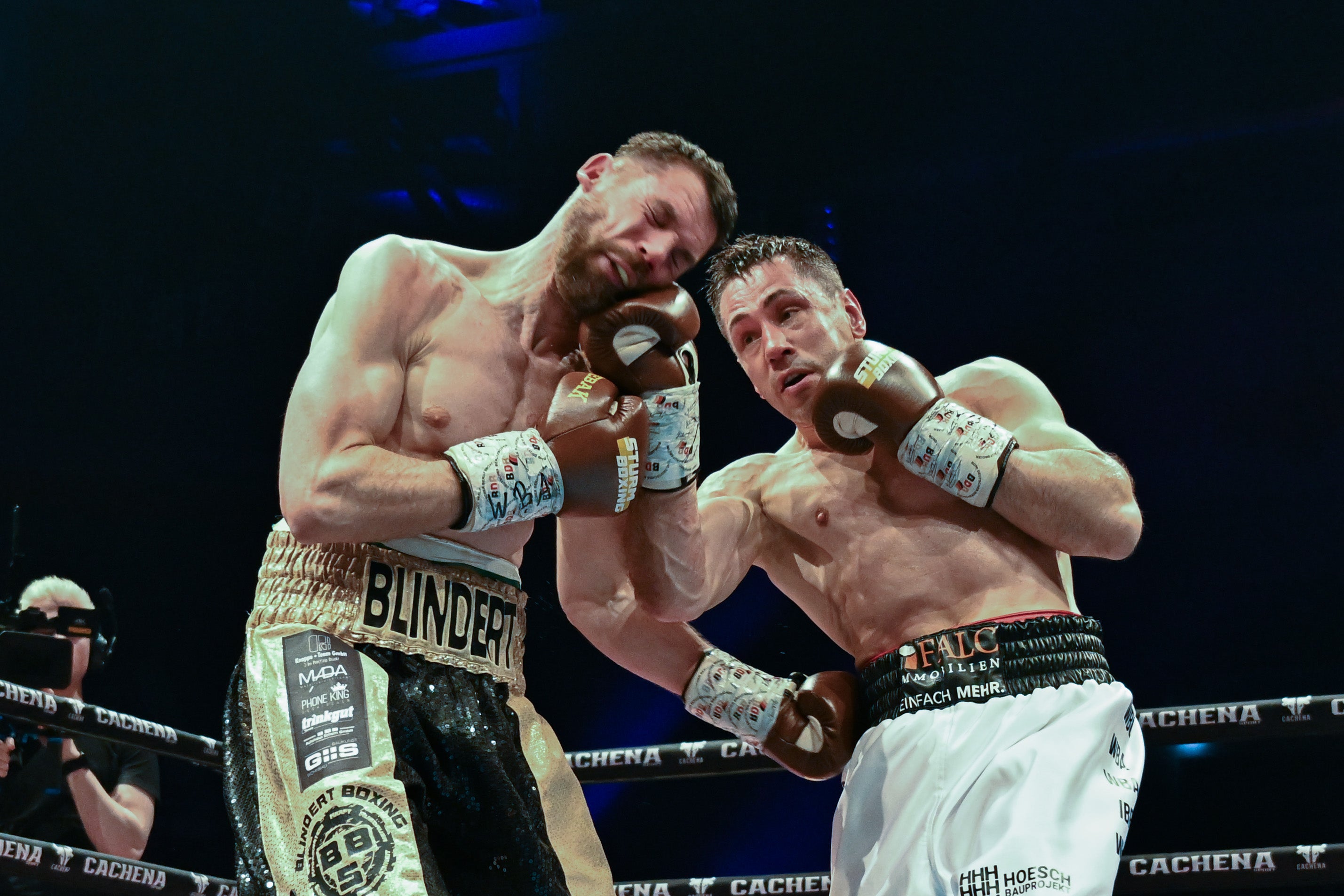 Felix Sturm (right) during his victory over Benjamin Blindert in February