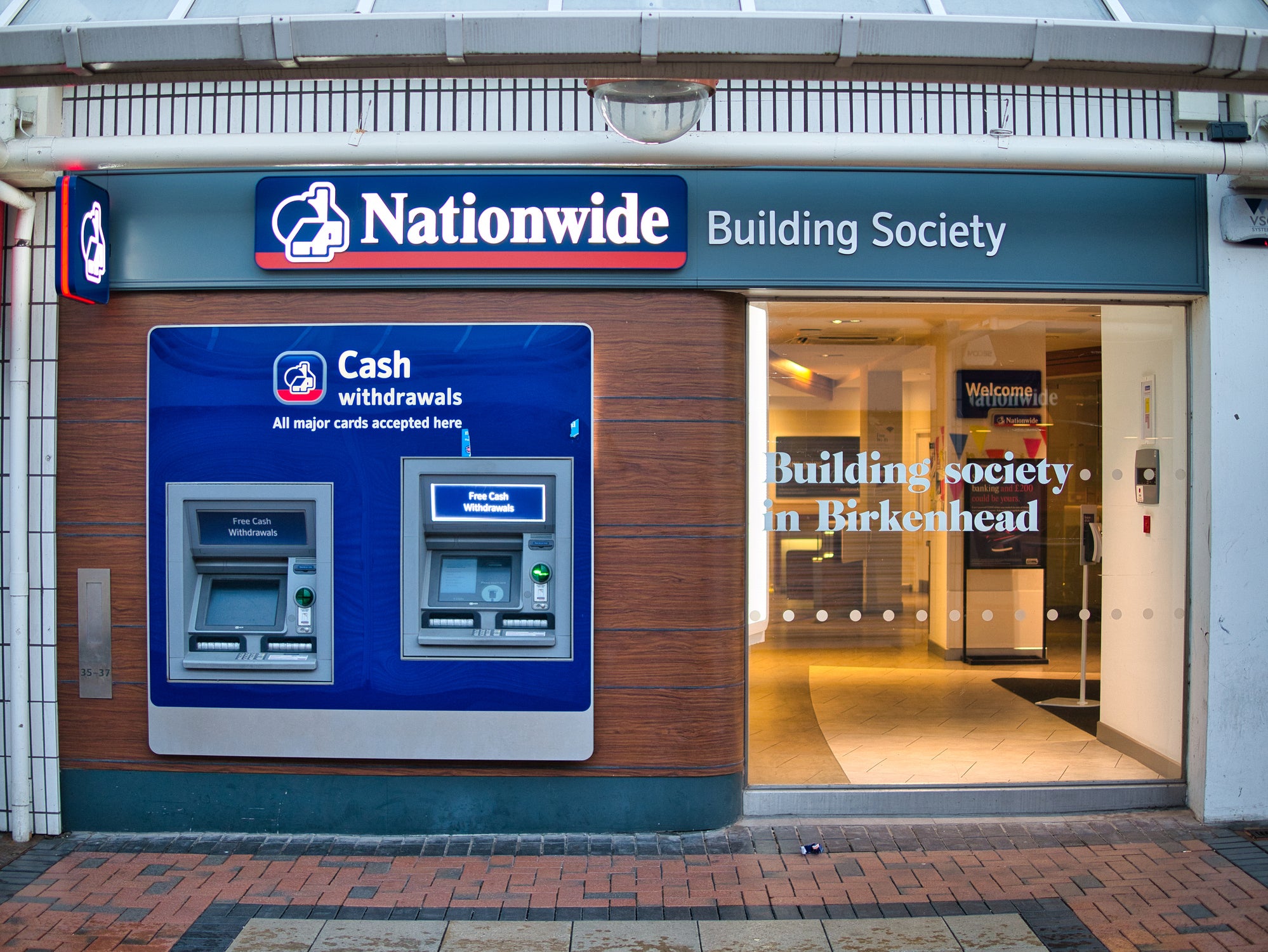 Nationwide offers a £100 payment to its customers