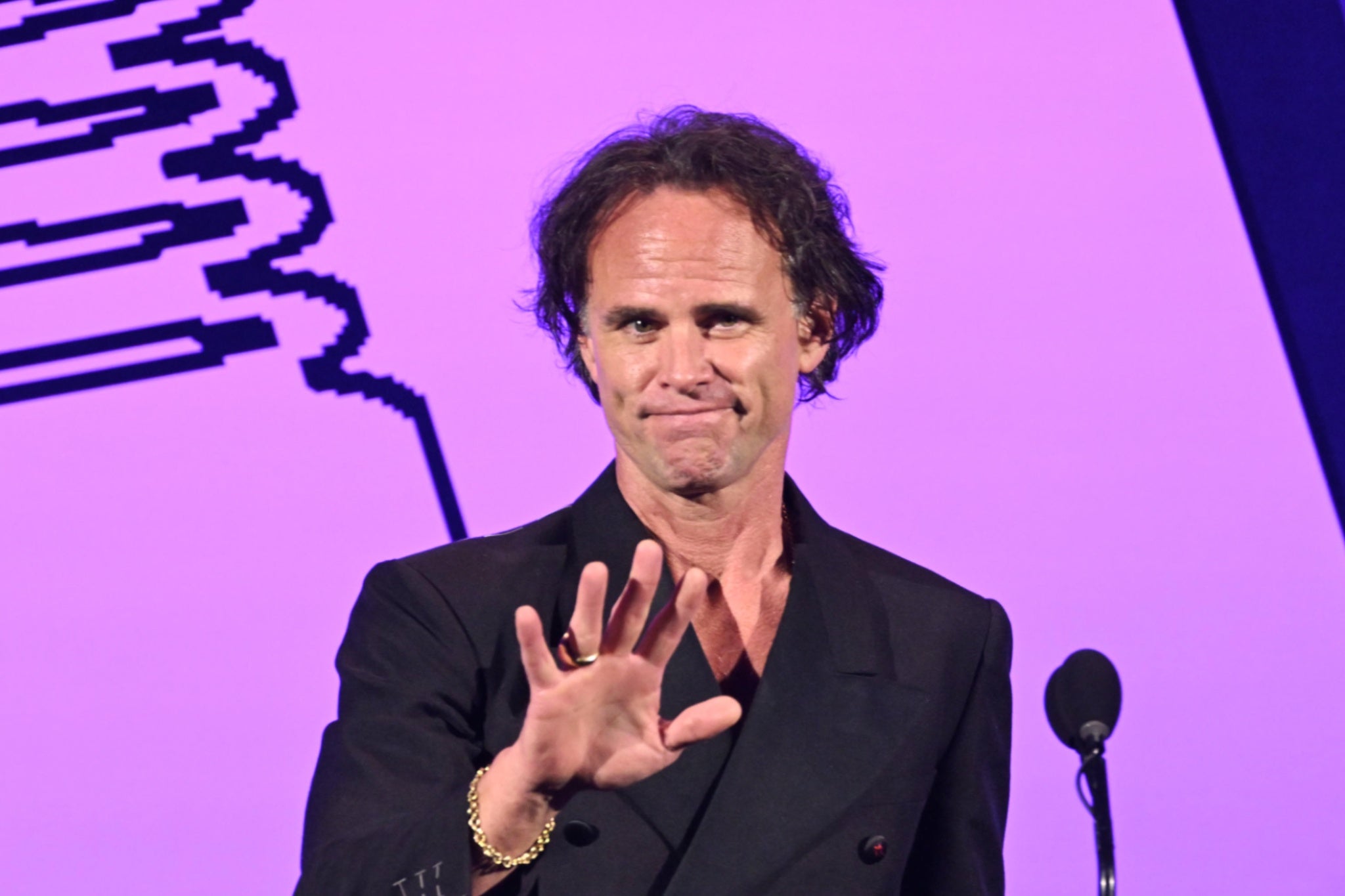 Walton Goggins delivers five-word acceptance speech at the Webby Awards