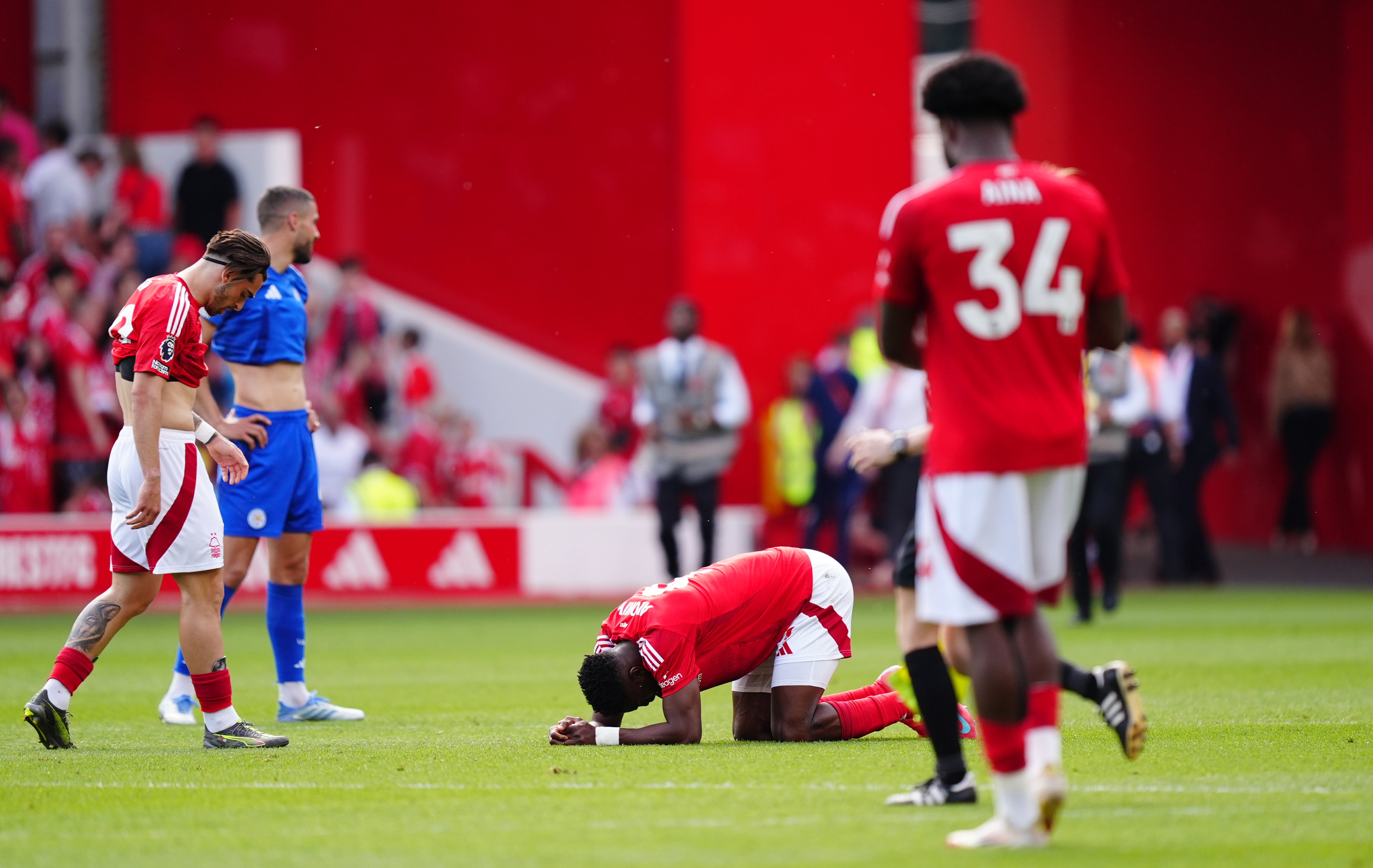 Taiwo Awoniyi utrpěl život ohrožující poranění břicha