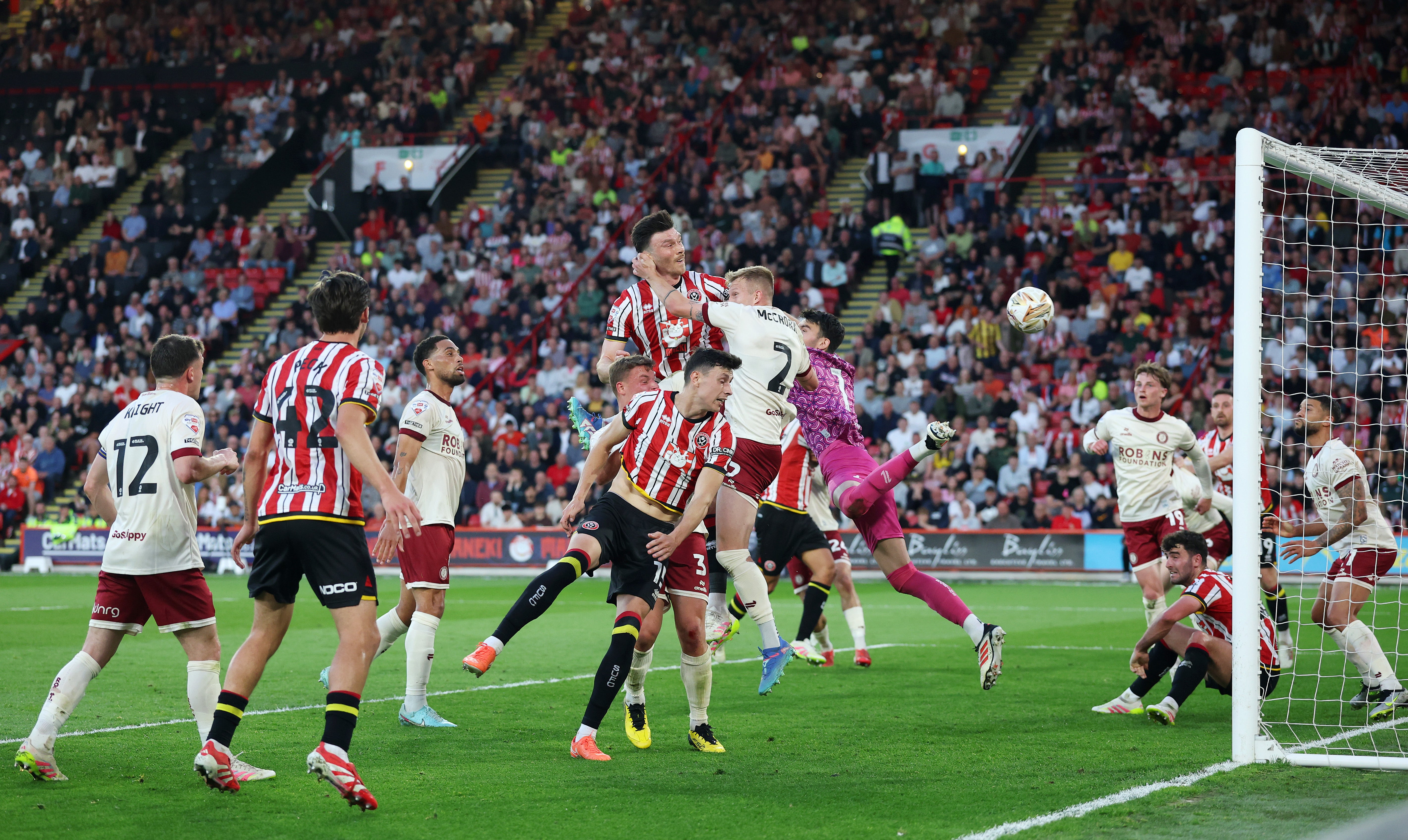 Kieffer Mooreova záhlaví nastavila Sheffield United na cestě do Wembley