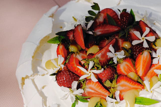 <p>This is a grand statement of a dessert, perfect for summer parties</p>