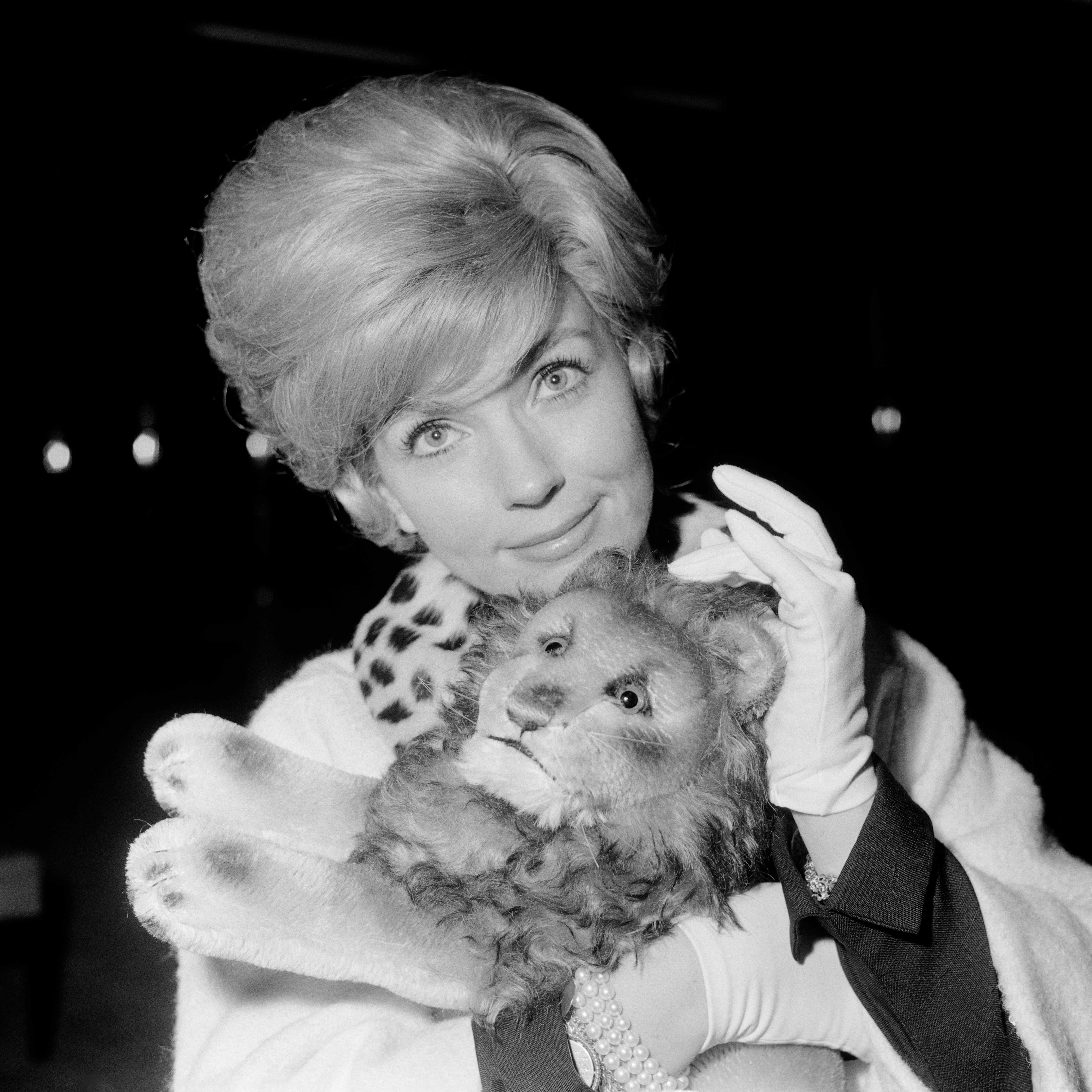 Joan O'Brien at London Airport on April 27, 1962