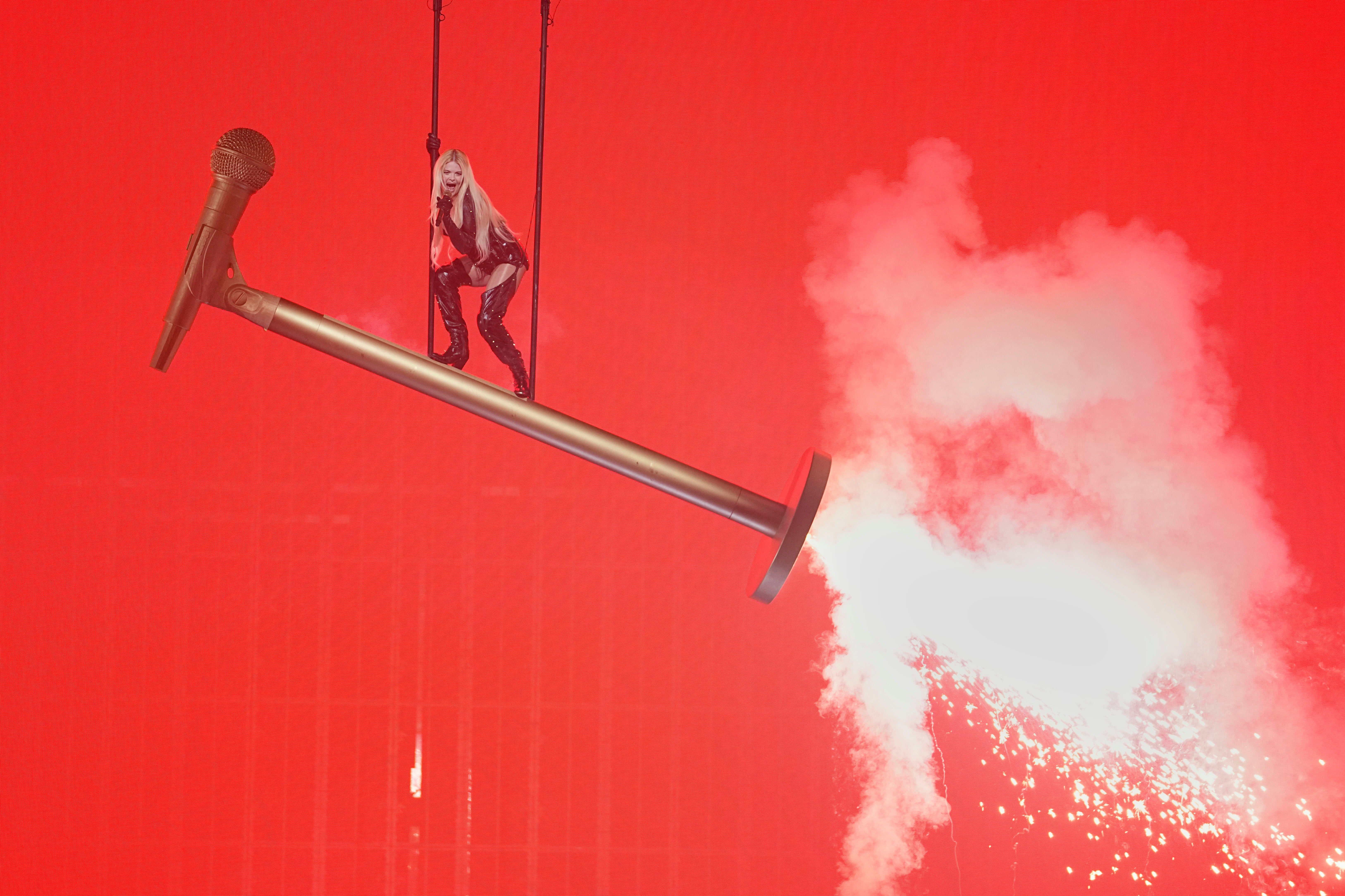 Vikman has some dramatic staging for her Eurovision performance