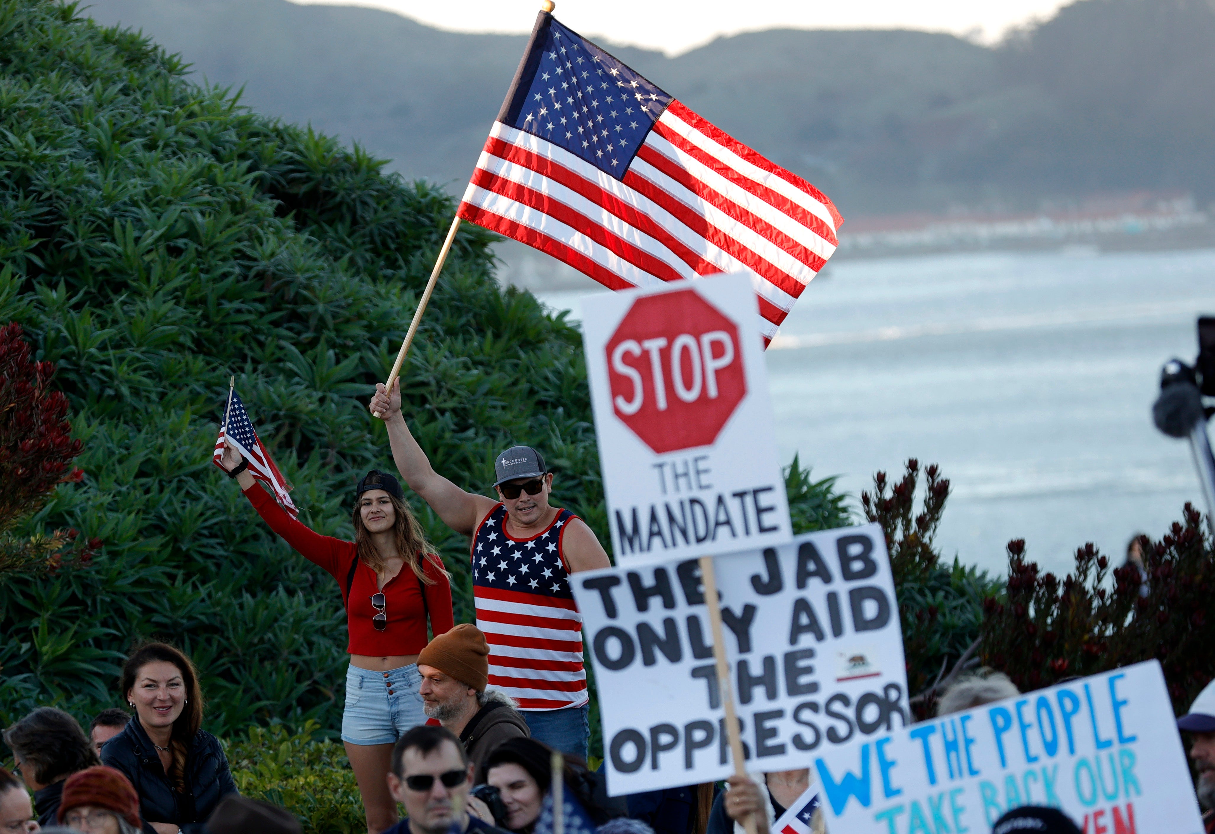Anti-vaxxers during a rally at the Golden Gate Bridge in 2021