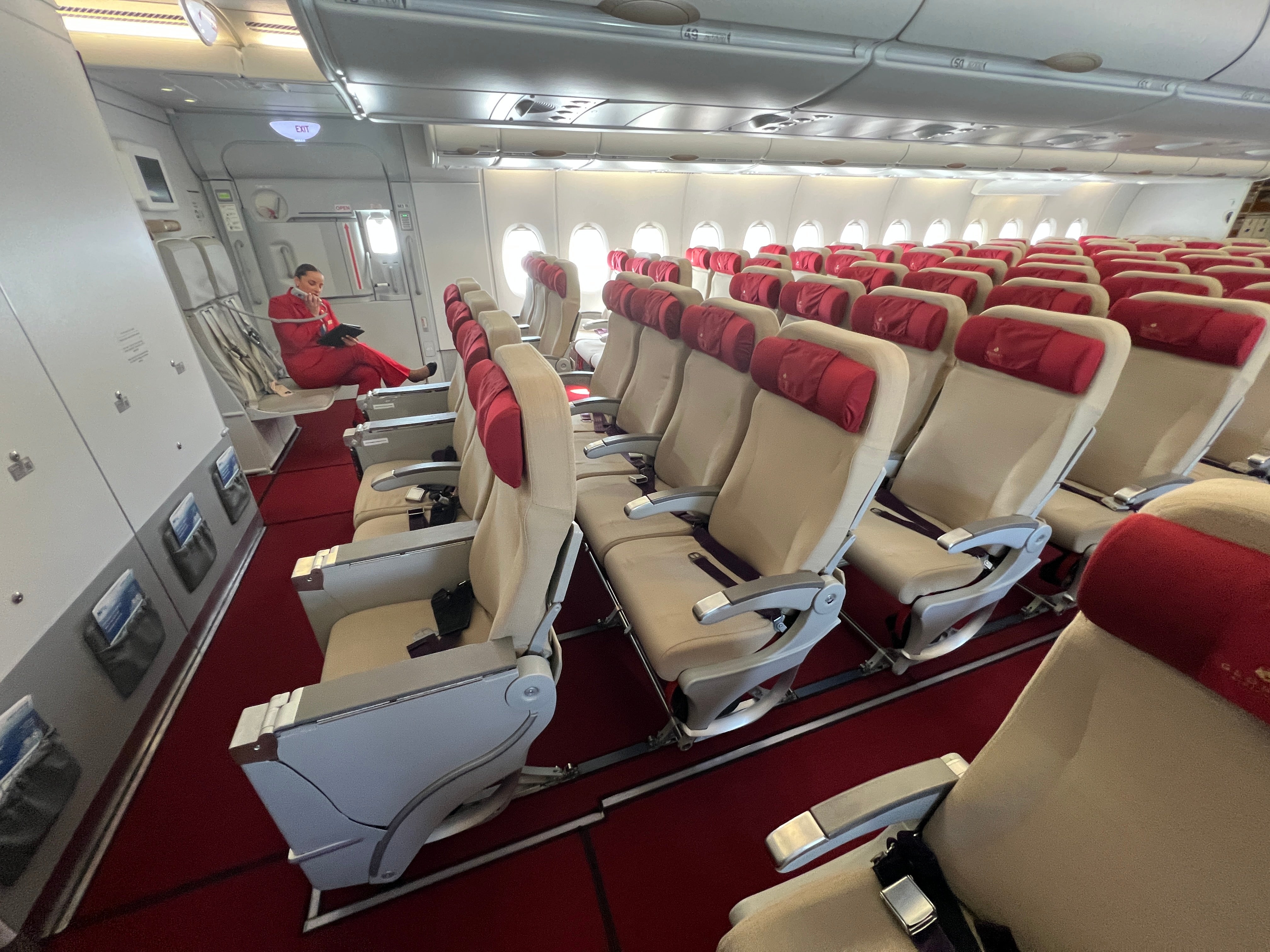 Colour scheme: Global Airlines main cabin