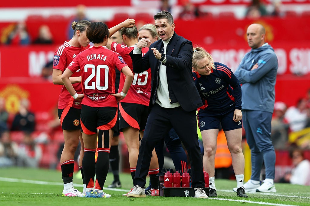 Marc Skinner tries to fire up Hinata Miyazawa during Manchester United’s Super League game against Manchester City on 4 May