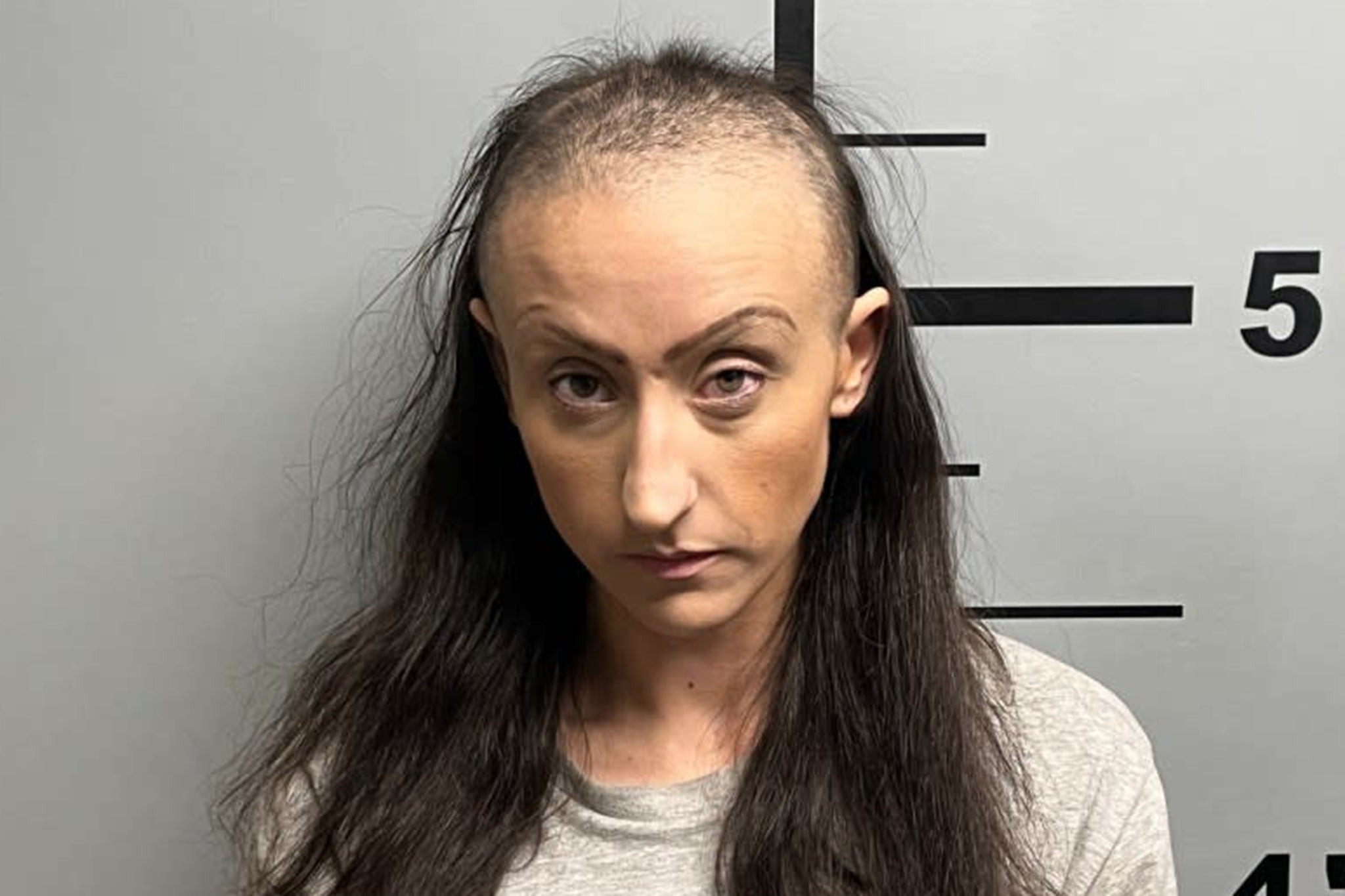 Annie Caler, 28, was charged with the permission of misuse of minors and forcing the victim to take drugs. The victim claimed that Kaler also knitted in the neck with a fork for