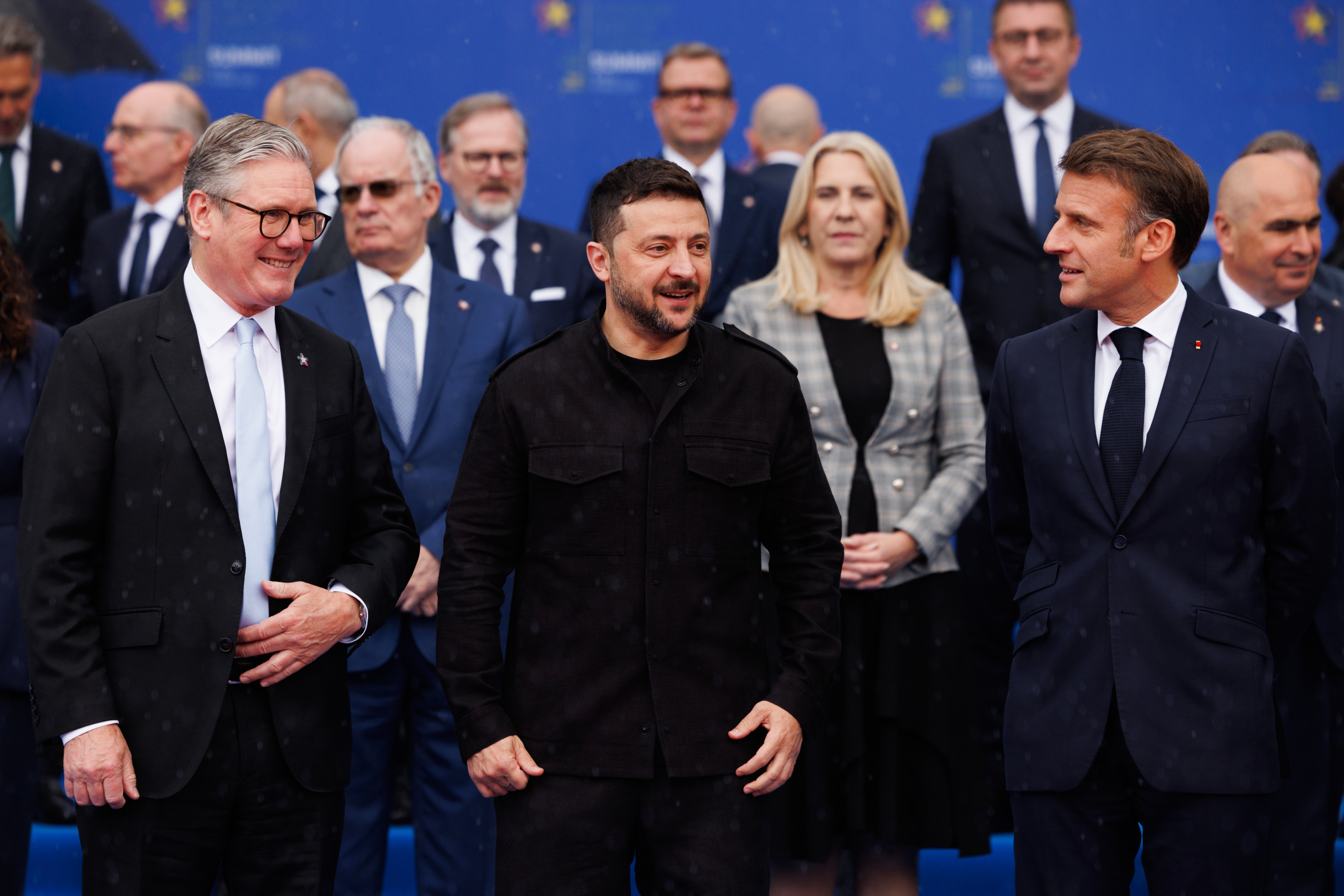 Zekensky, centre, with world leaders including Sir Keir Starmer and Emmanuel Macron after a meeting on Friday