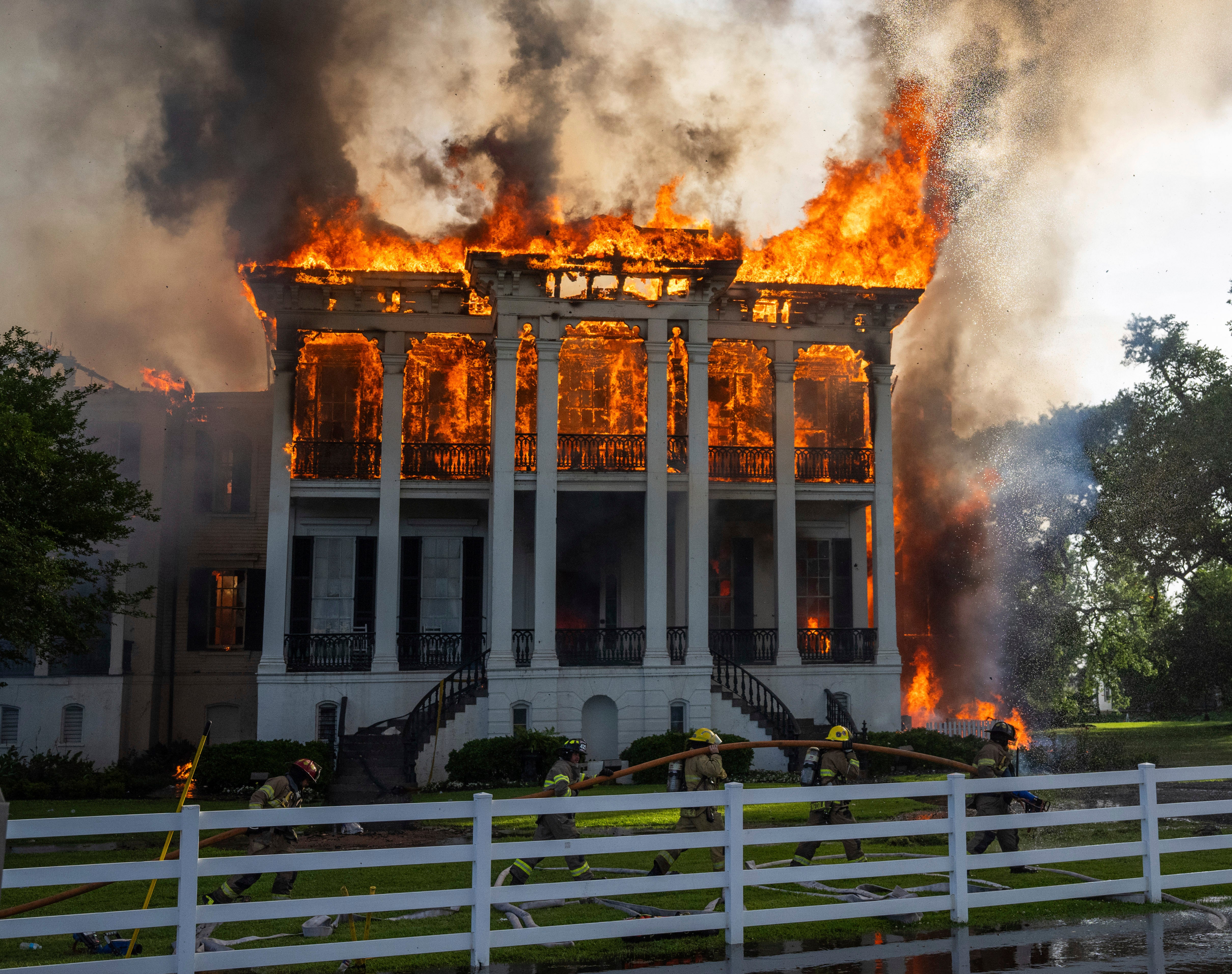 Plantation-House-Fire