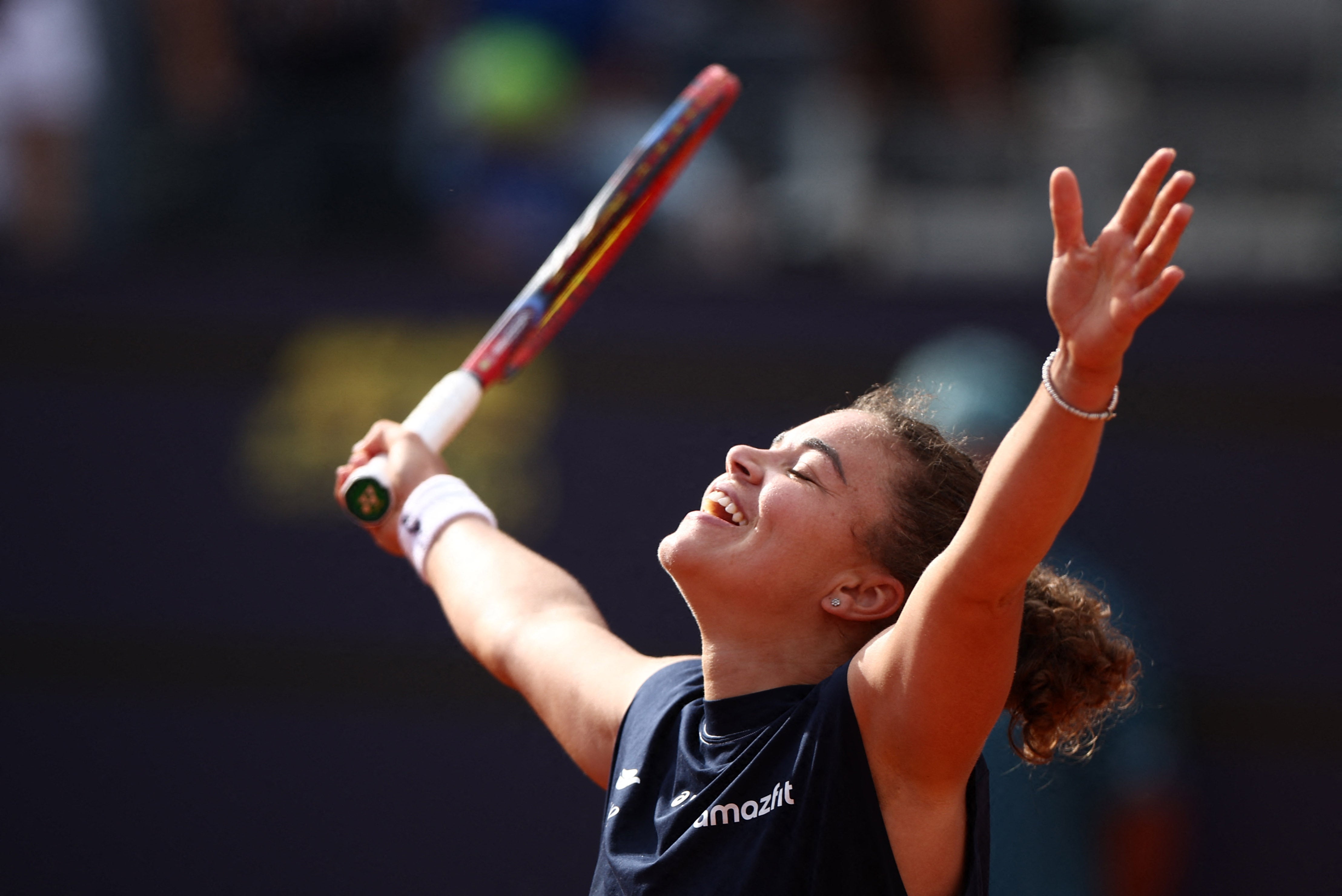 Jasmine Paolini celebrates her win over Peyton Stearns