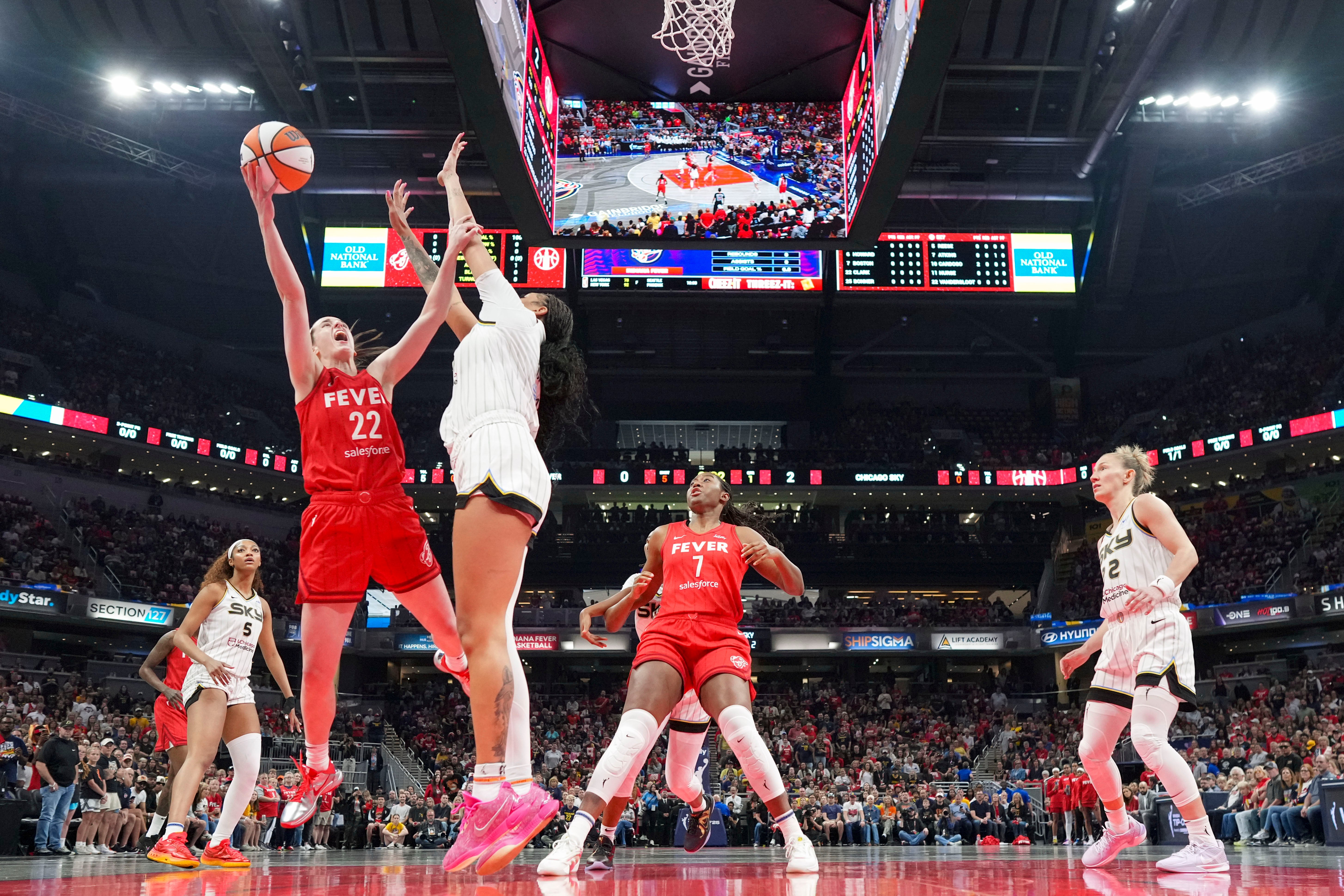 Indiana Fever guard Caitlin Clark (22) shoots around Chicago Sky center Kamilla Cardoso (10) during the first half