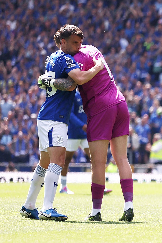 Seamus Coleman suffers Goodison Park heartbreak as Everton legend forced off early into stadium farewell