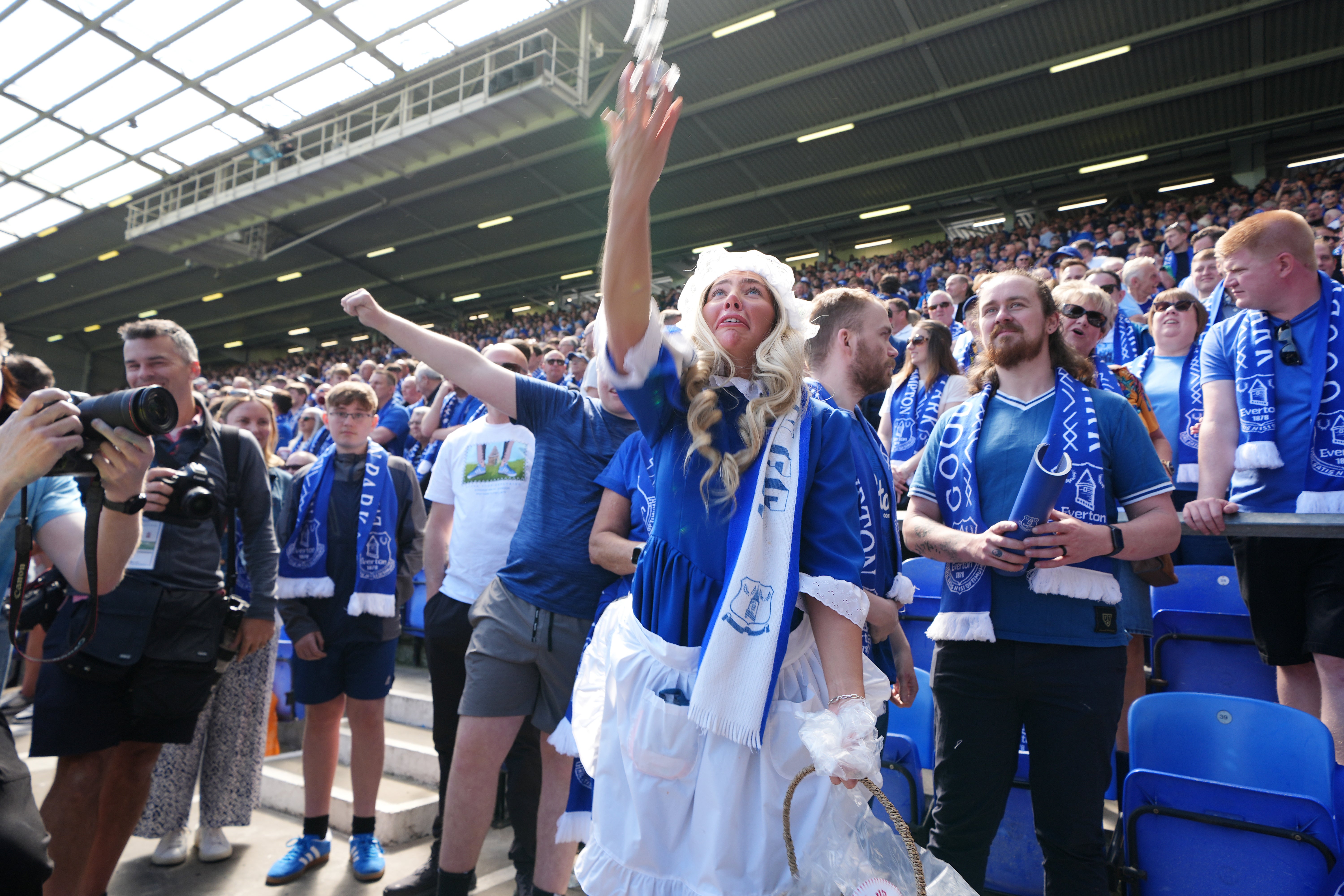 Emoce byly vysoko, protože poslední hra Premier League Goodison Park začala