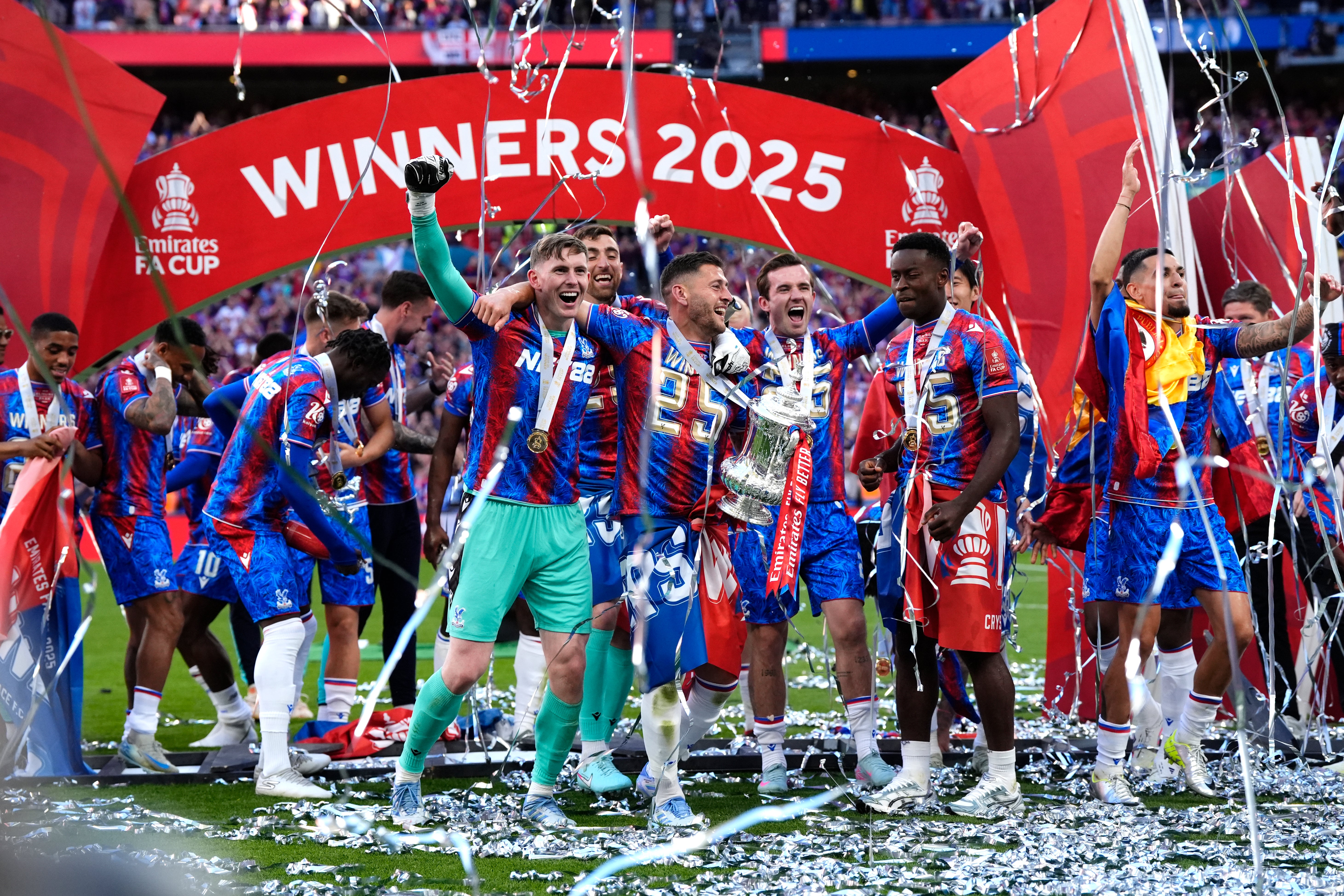 Crystal Palace vyhrál svou vůbec první hlavní trofej tím, že porazil Man City ve finále FA Cupu