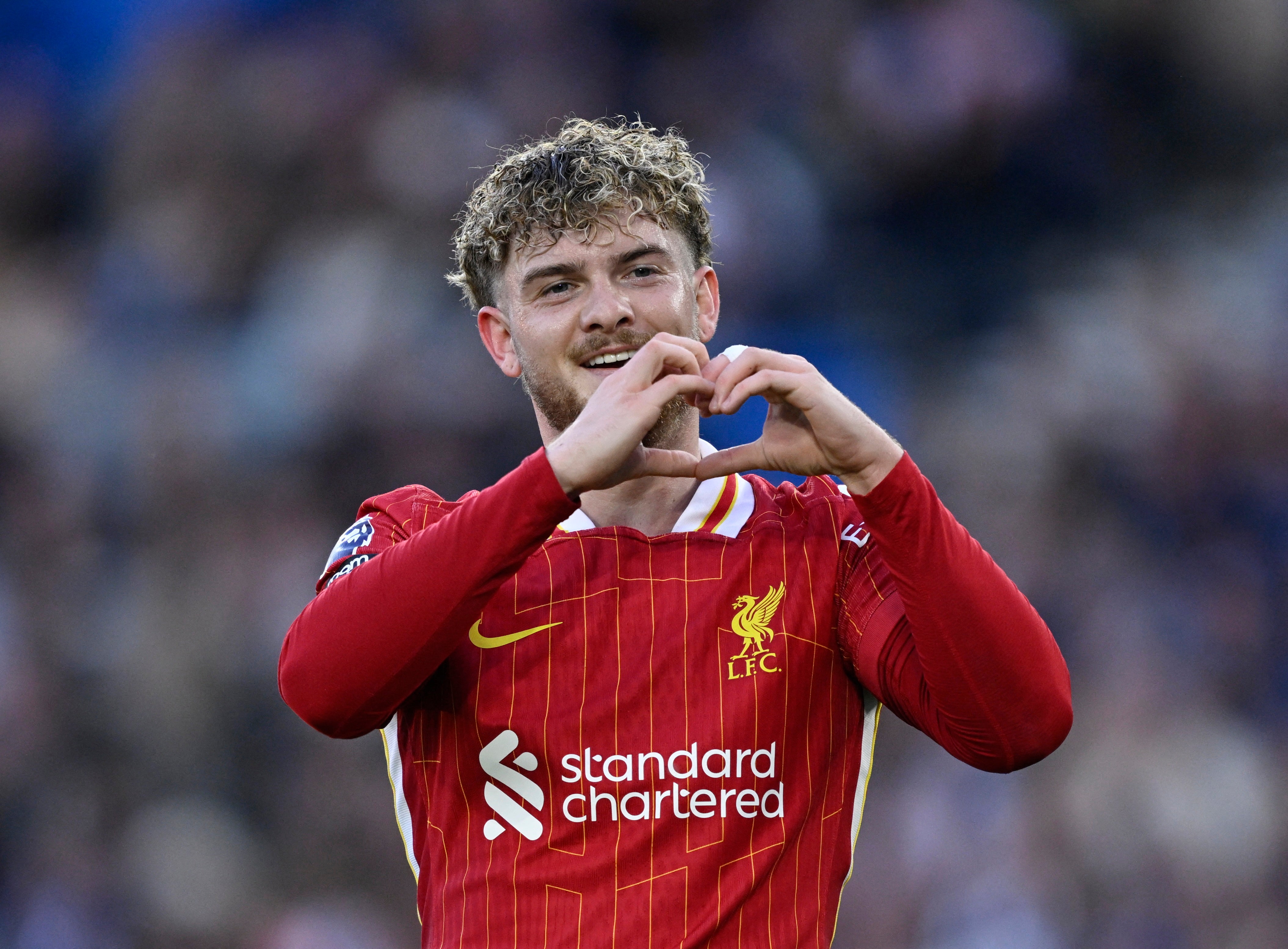 Harvey Elliott dává Liverpoolu vedení poté, co slot provedou změny