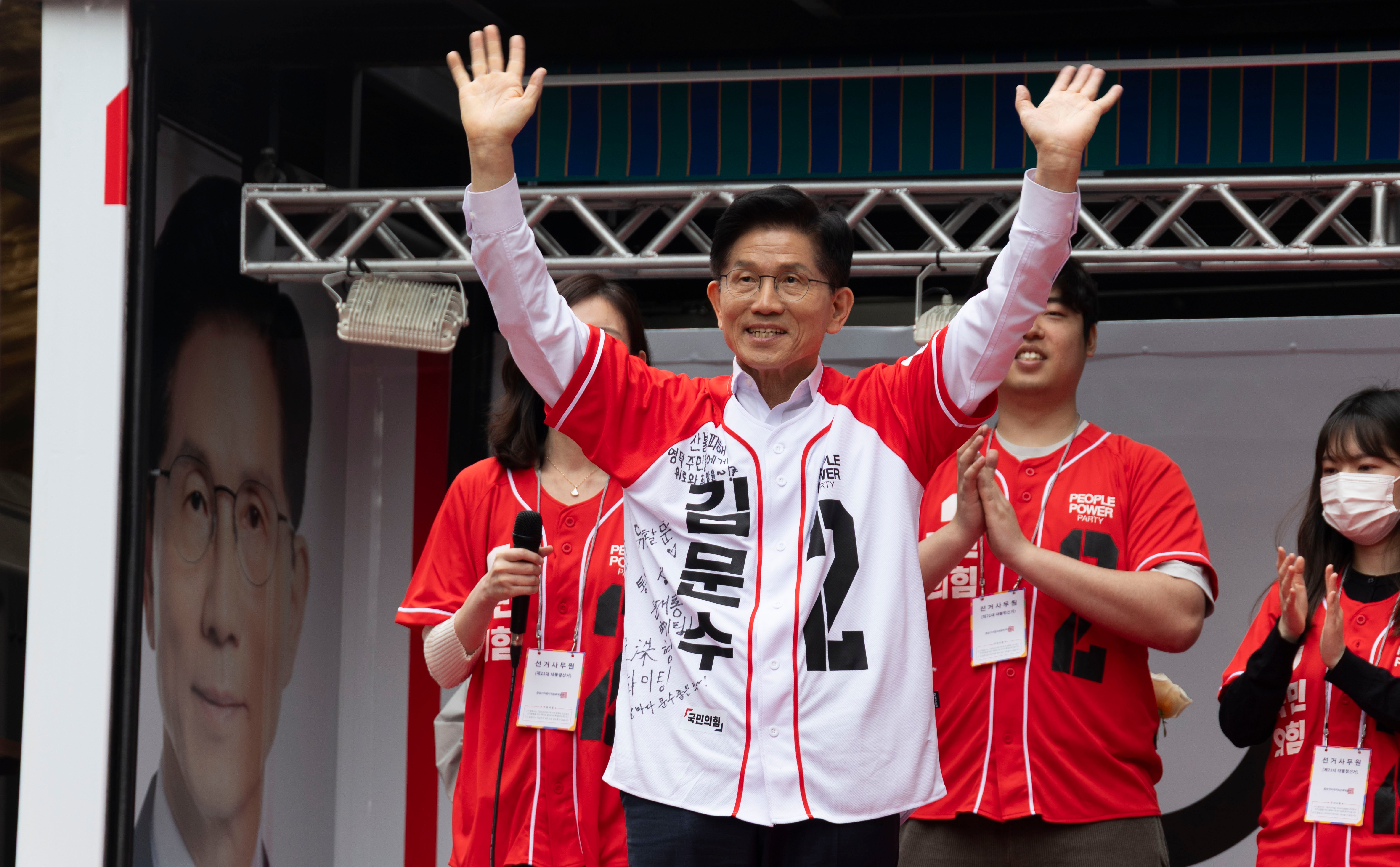 Kim Moon Soo of the People Power Party gestures during an election campaign event in Seoul, South Korea, on 19 May 2025