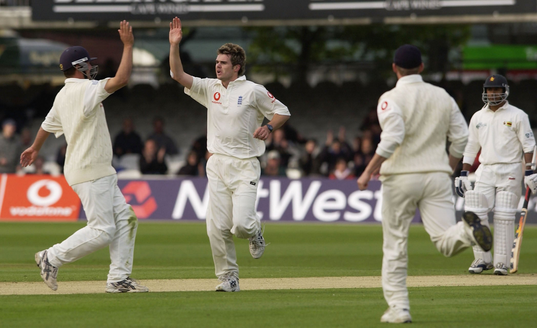Anglie poslední série proti Zimbabwe viděl, jak James Anderson debutuje