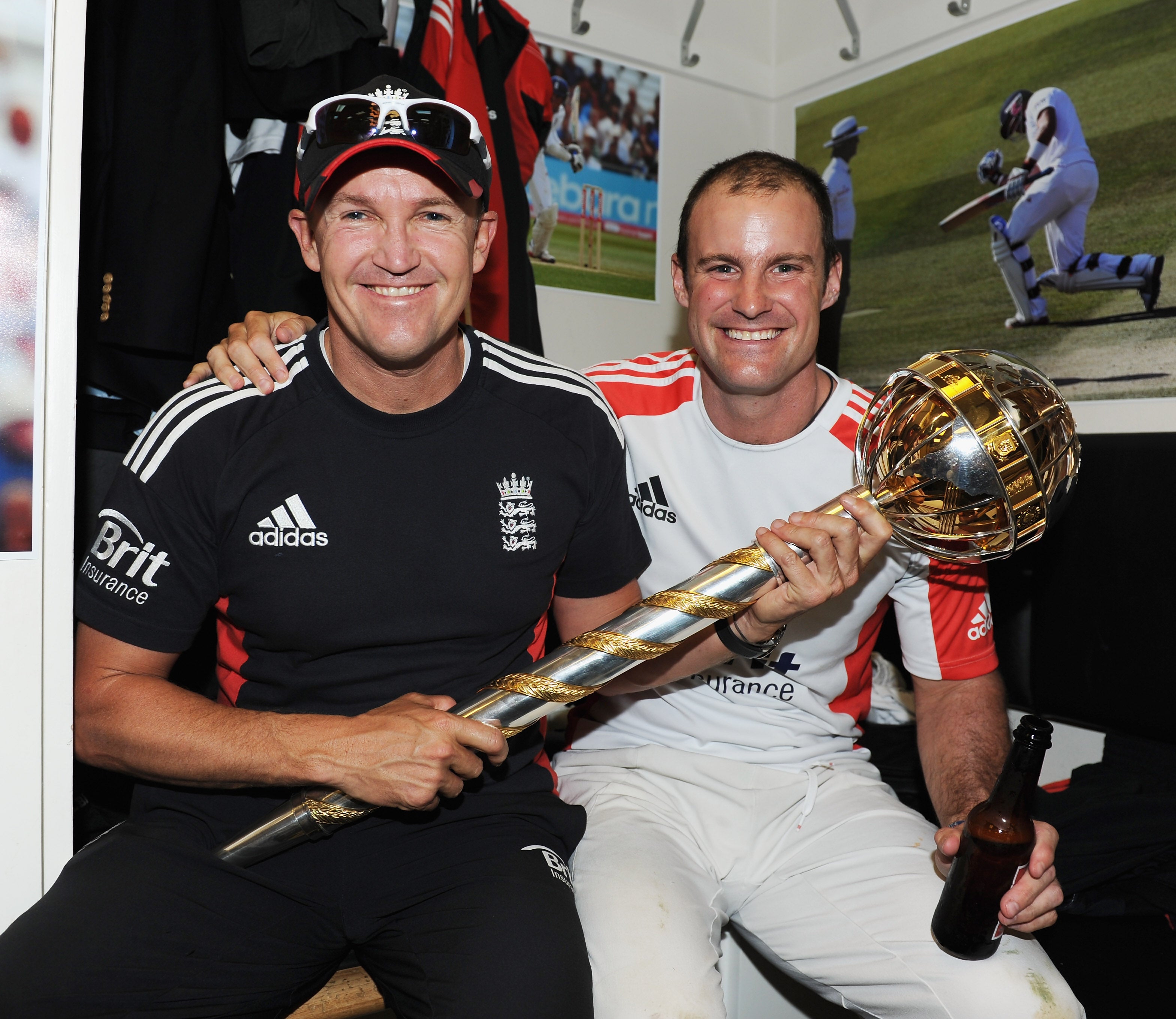 Bývalý zimbabwe těsto Andy Flower (vlevo) trénoval Anglii na č. 1 na světě
