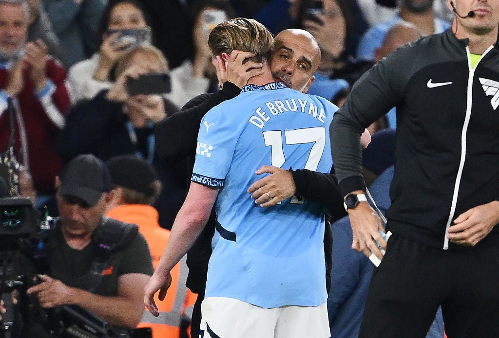 Guardiola objímá de Bruyne