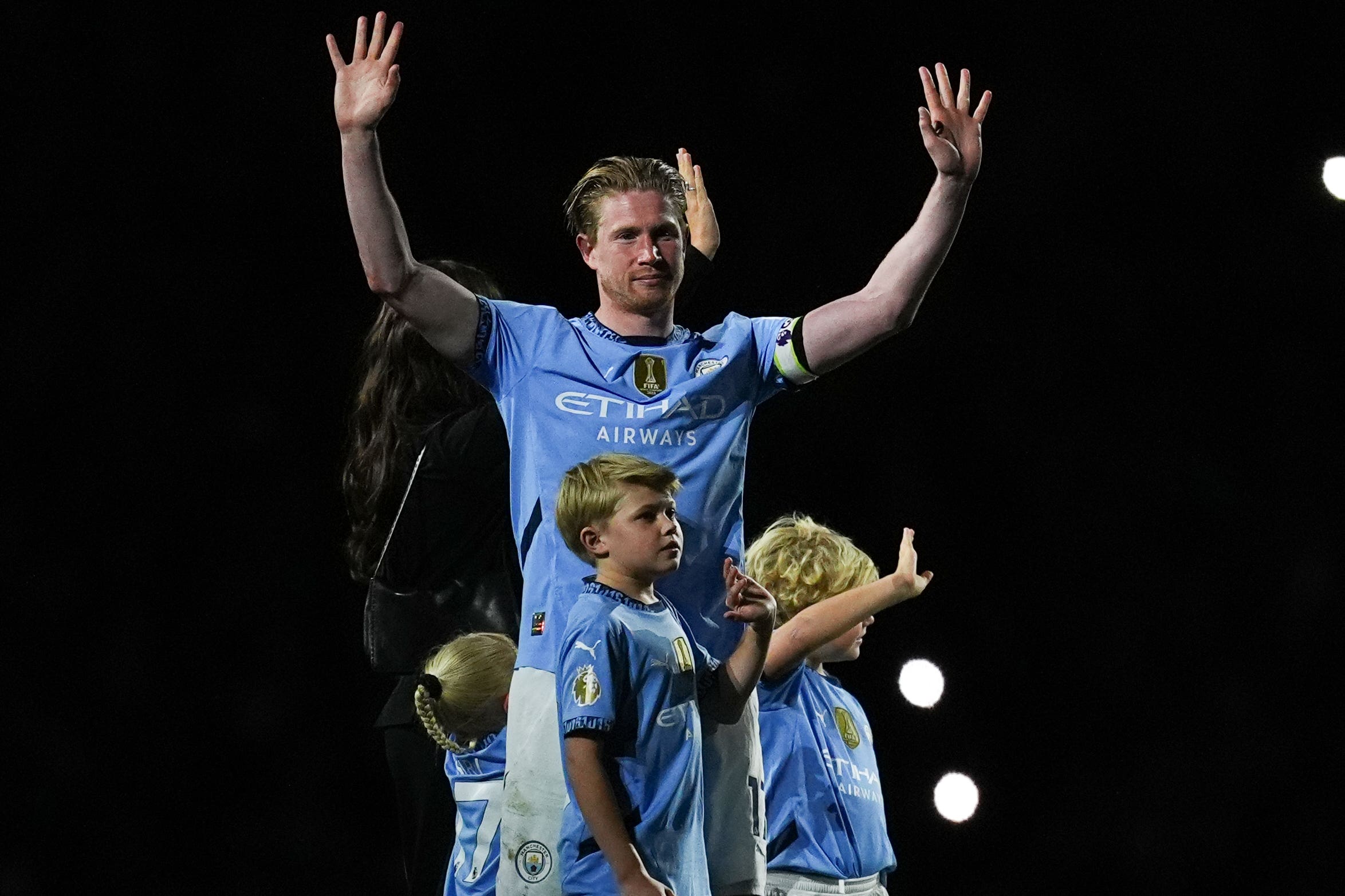 The Etihad Stadium paid tribute to Kevin De Bruyne
