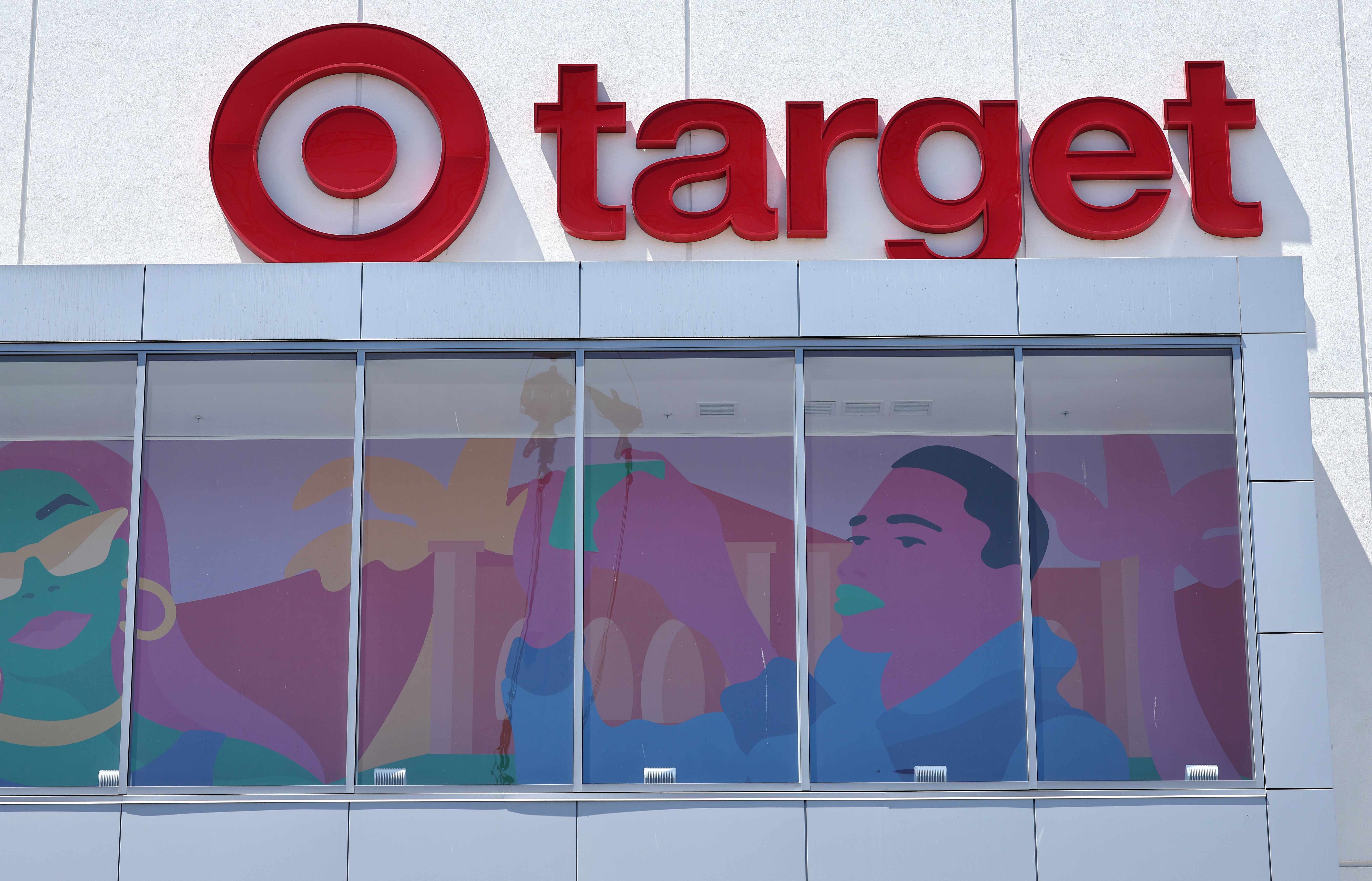 Analysts project 2025 EPS of $8.34 on $106.7 billion in sales.