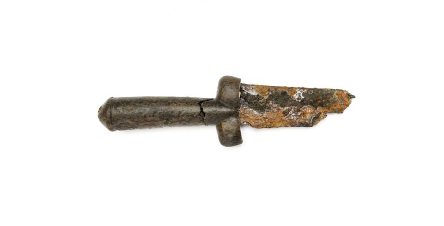 Dagger's hilt likely helped batter opponent's armour