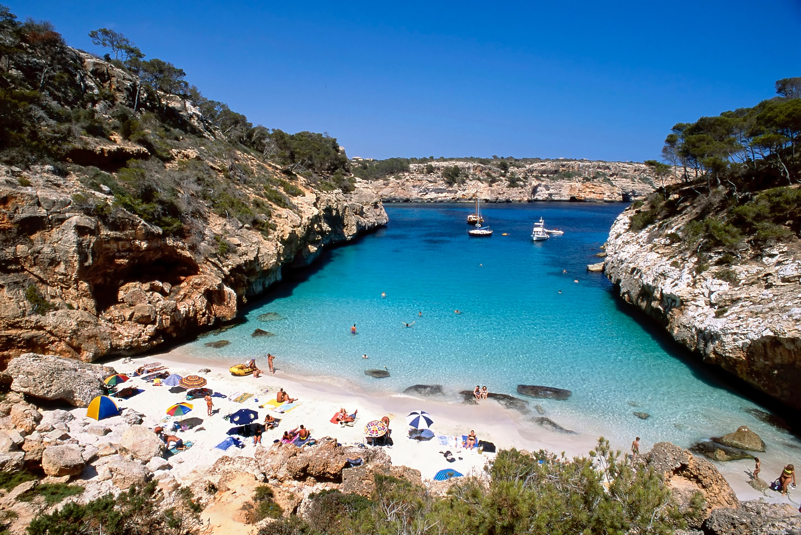Caló des Moro was swarmed by 4,000 visitors a day last summer