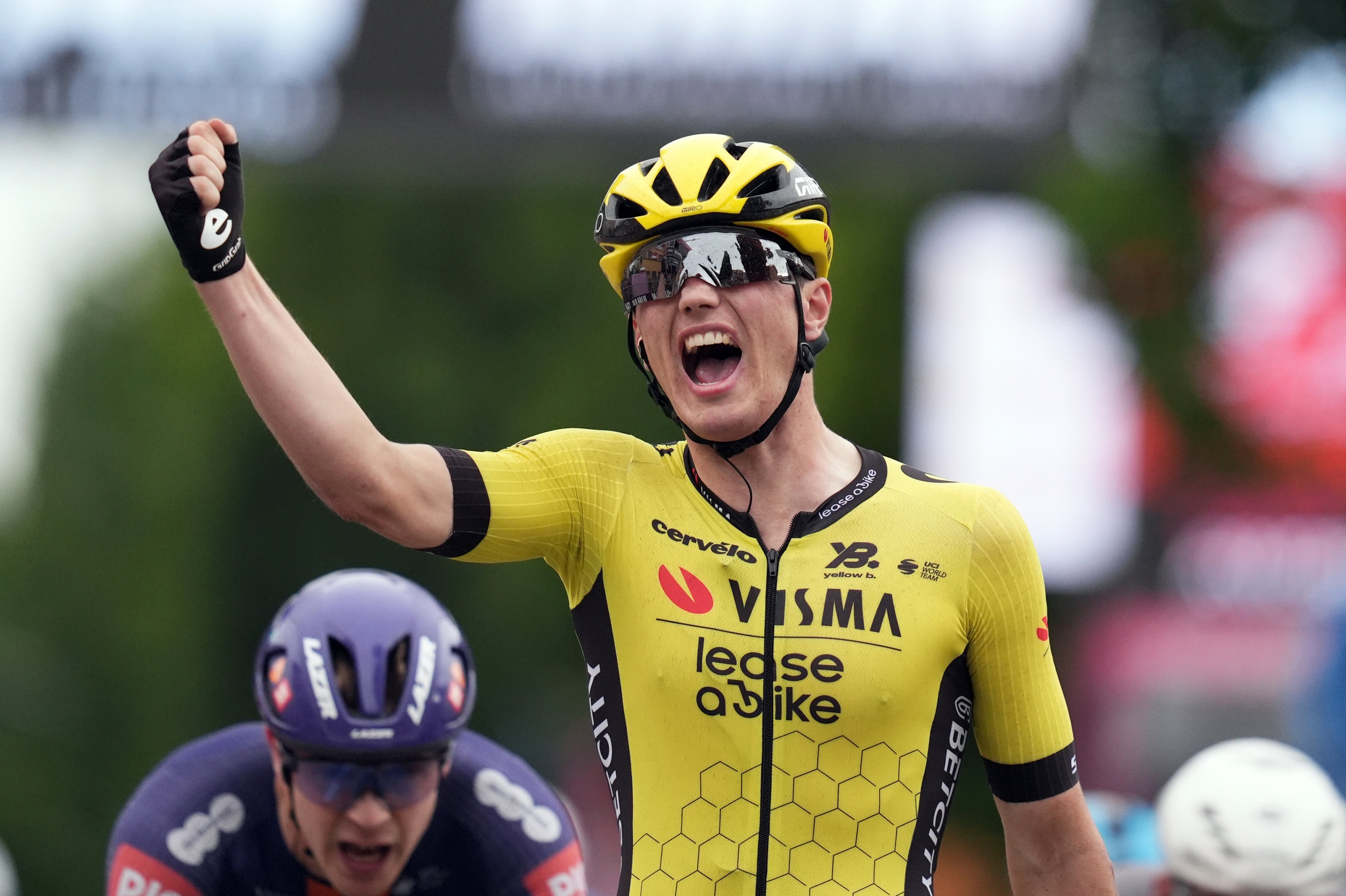 Giro d’Italia 2025 LIVE: Stage 12 result and updates as Olav Kooij wins thrilling sprint