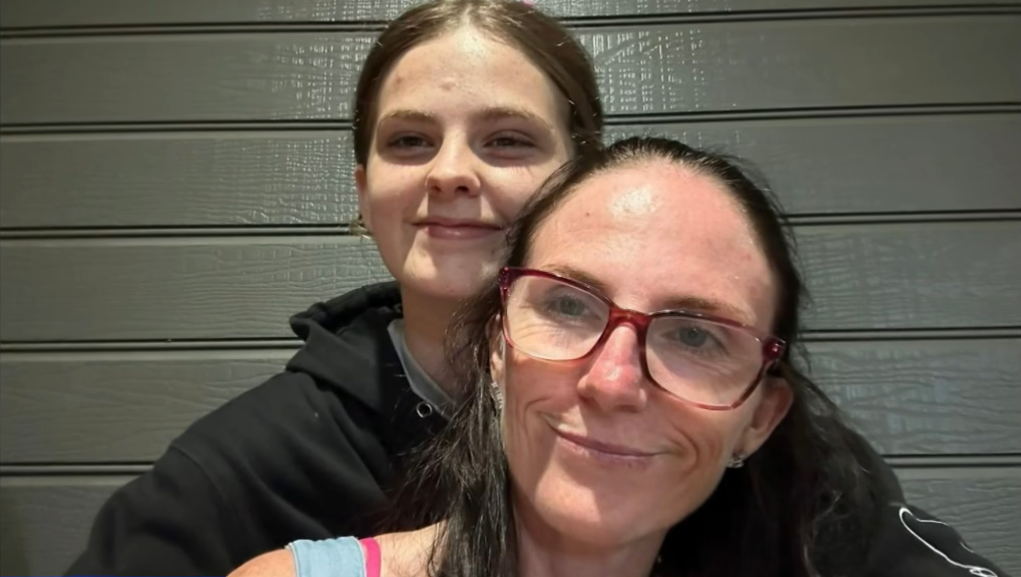 17-year-old Phoebe Bishop (L) has been missing since 15 May 2025