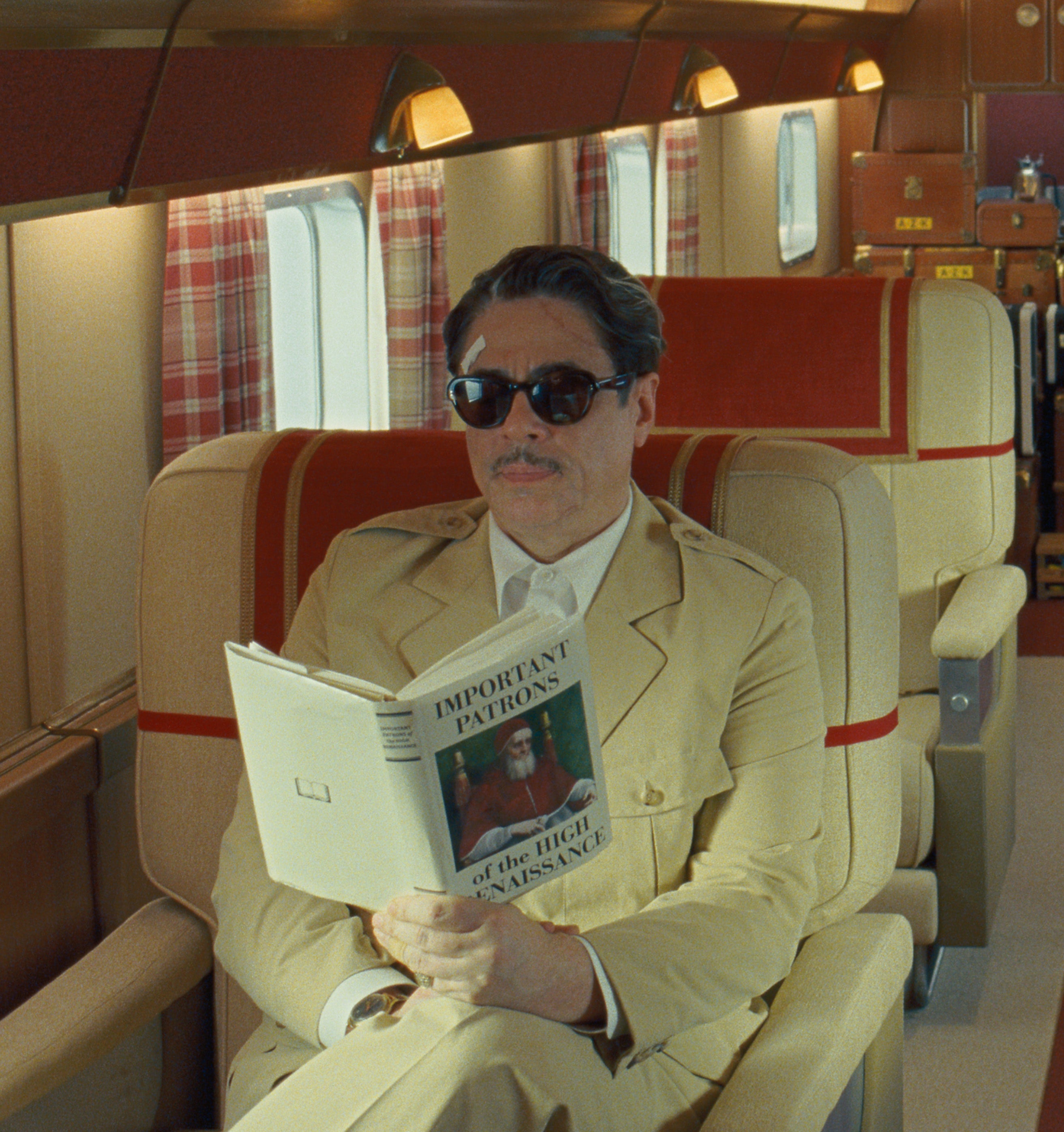 Good reads: Benicio del Toro in ‘The Phoenician Scheme’